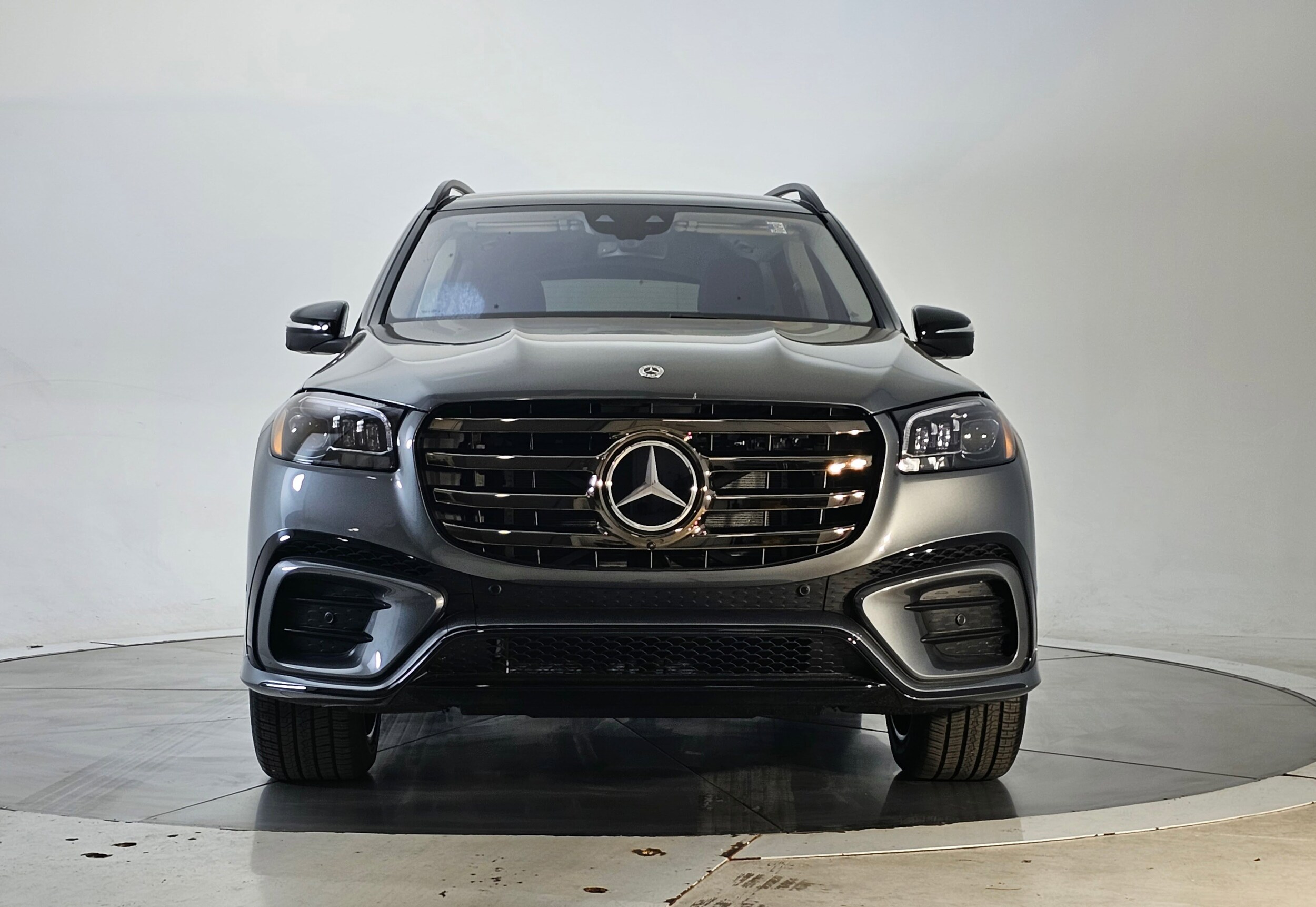 2026 Mercedes Benz GLS 450 4MATIC photo 2