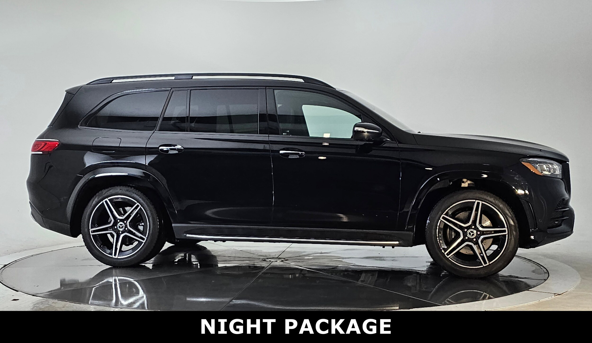 2023 Mercedes Benz GLS 450 4MATIC photo 2