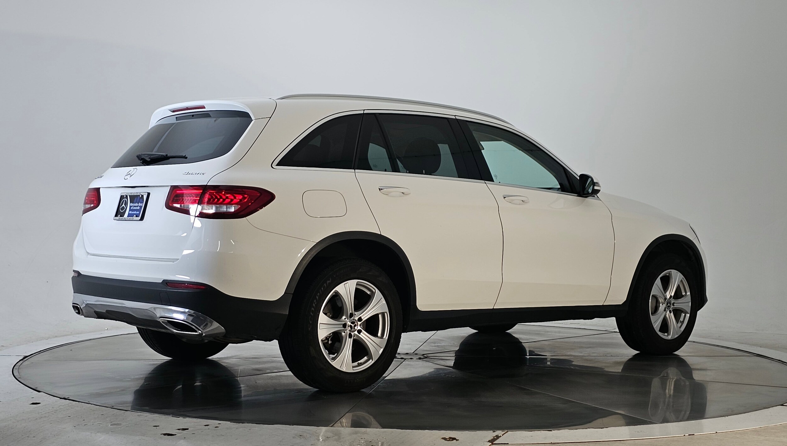 2018 Mercedes Benz GLC 300 4MATIC photo 2