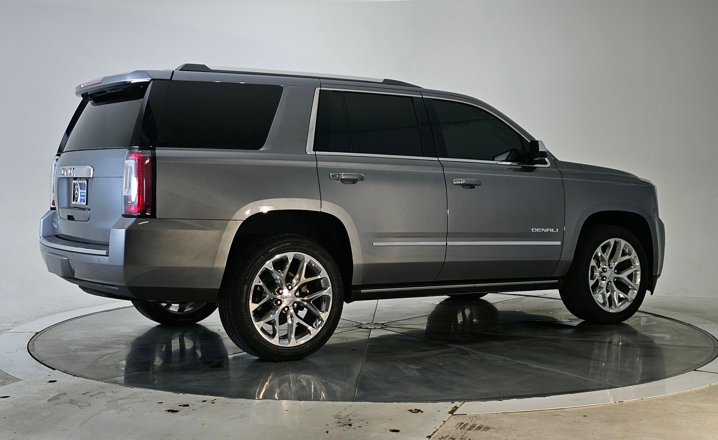 2019 Gmc Yukon Denali photo 2
