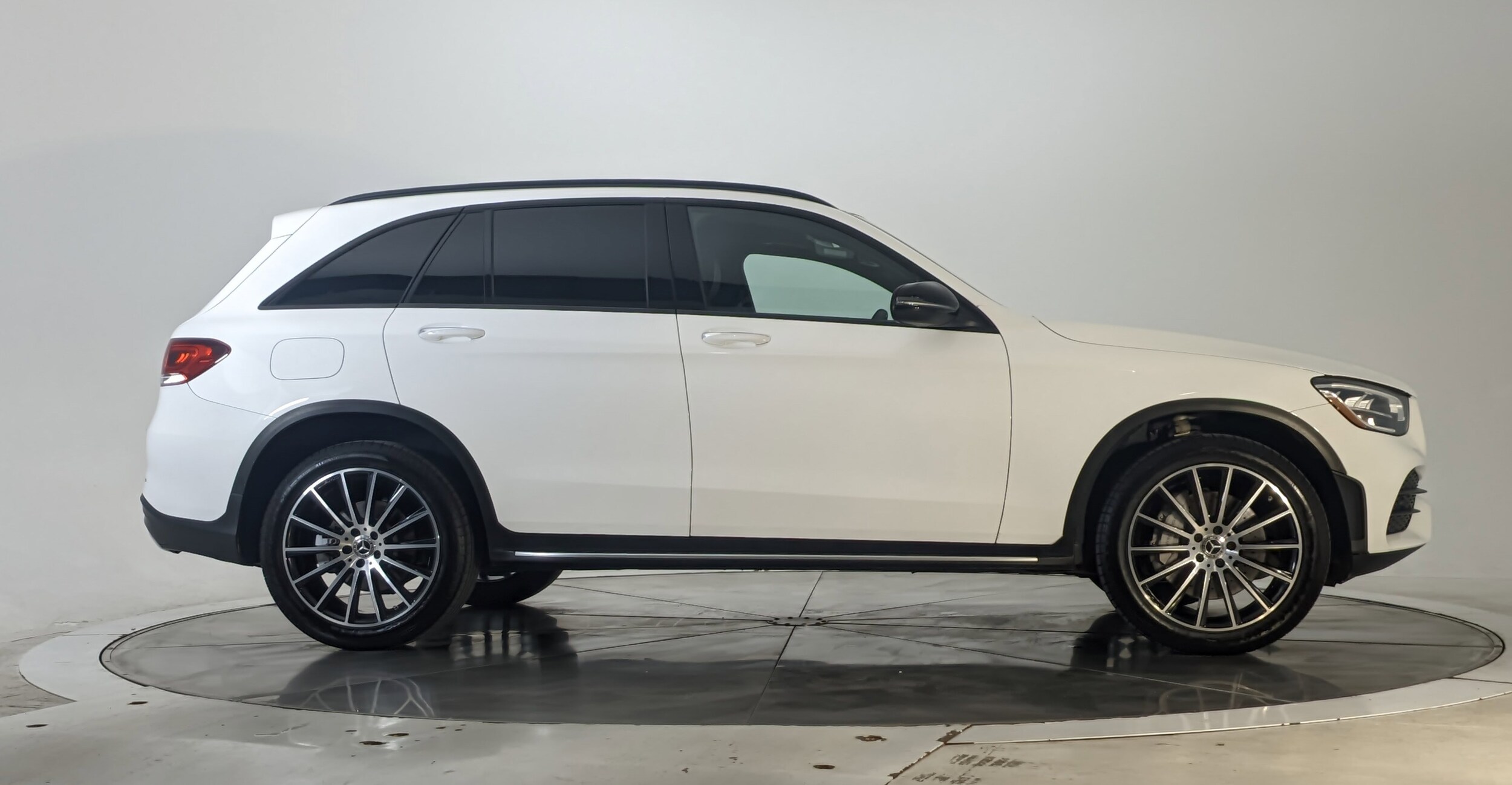 2020 Mercedes Benz GLC 300 4MATIC photo 3