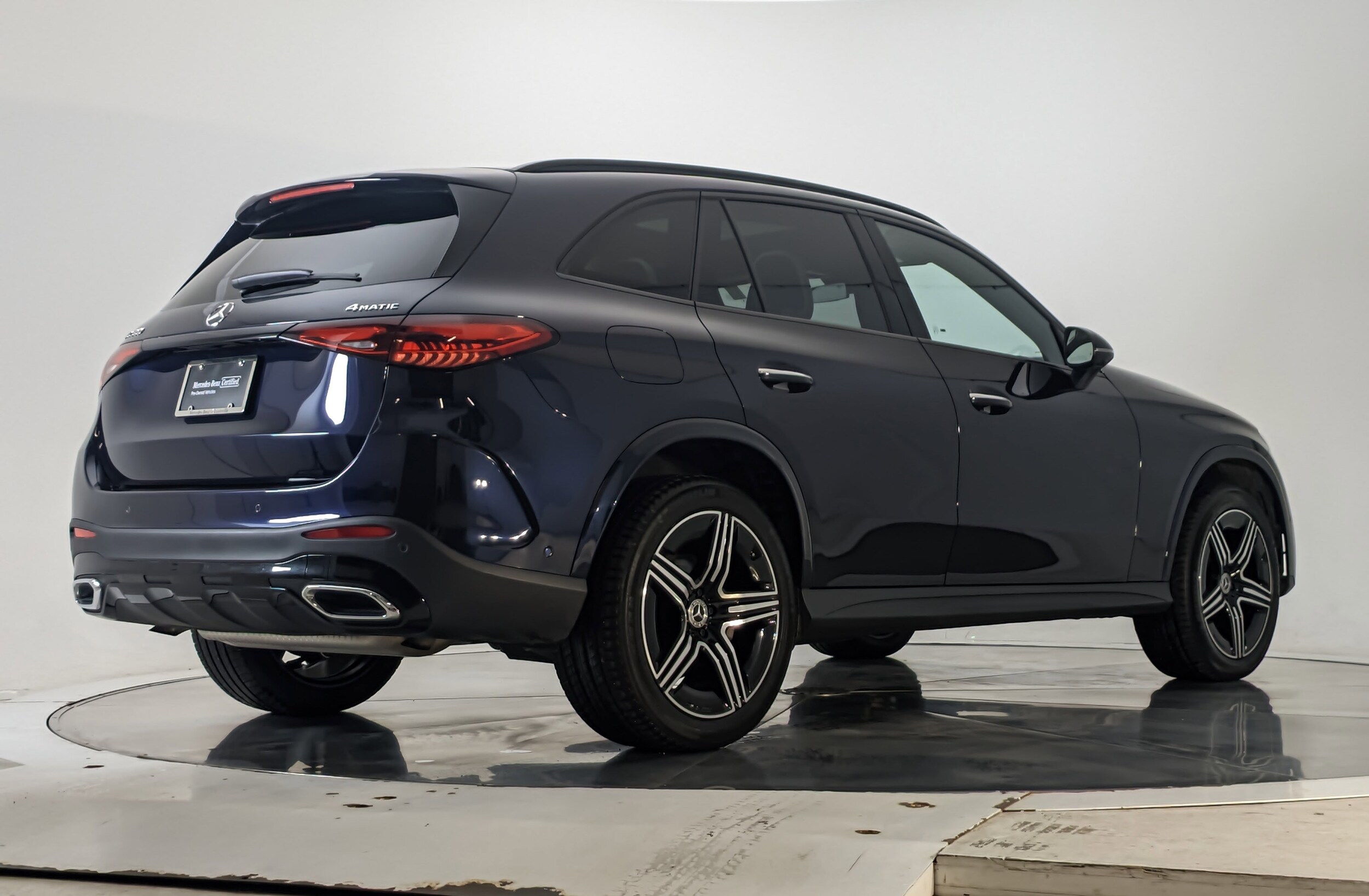 2023 Mercedes Benz GLC 300 4MATIC photo 2