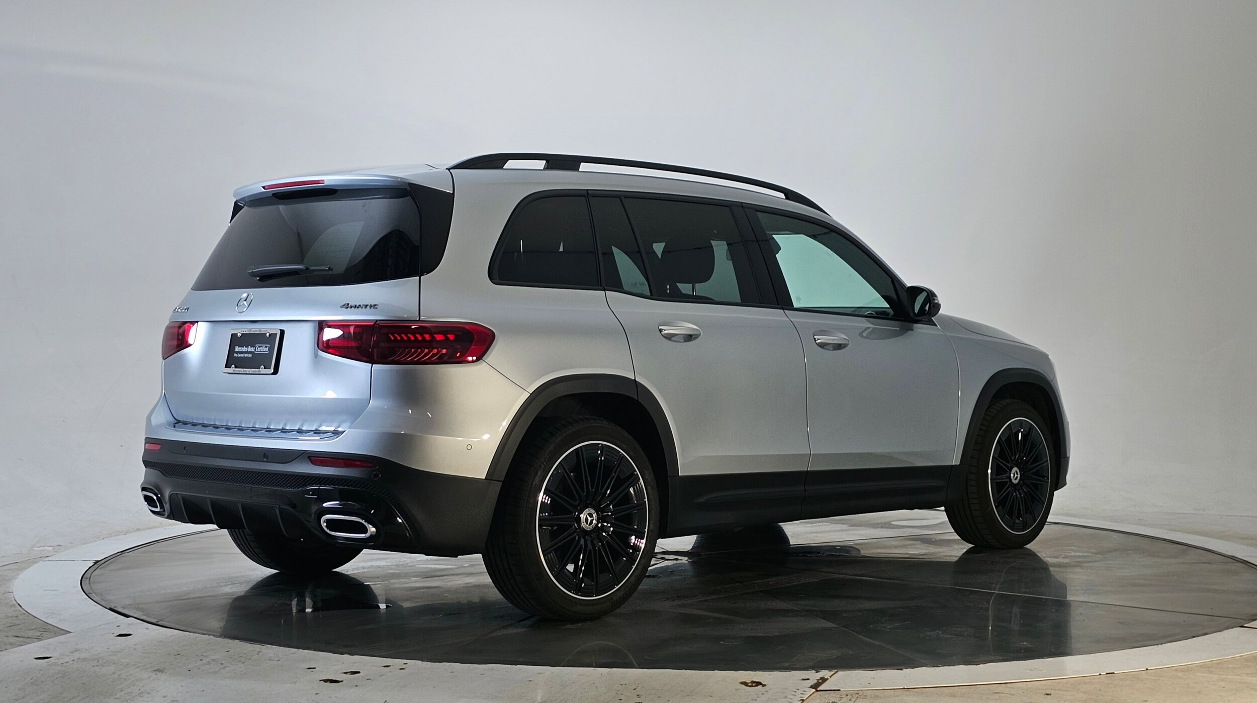 2025 Mercedes Benz GLB 250 4MATIC photo 2