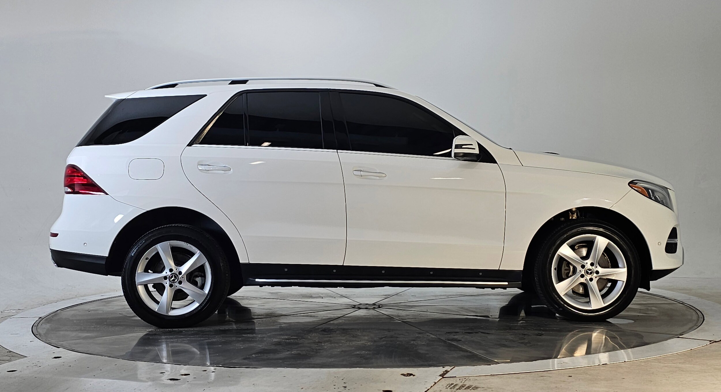 2018 Mercedes Benz GLE 350 4MATIC photo 3