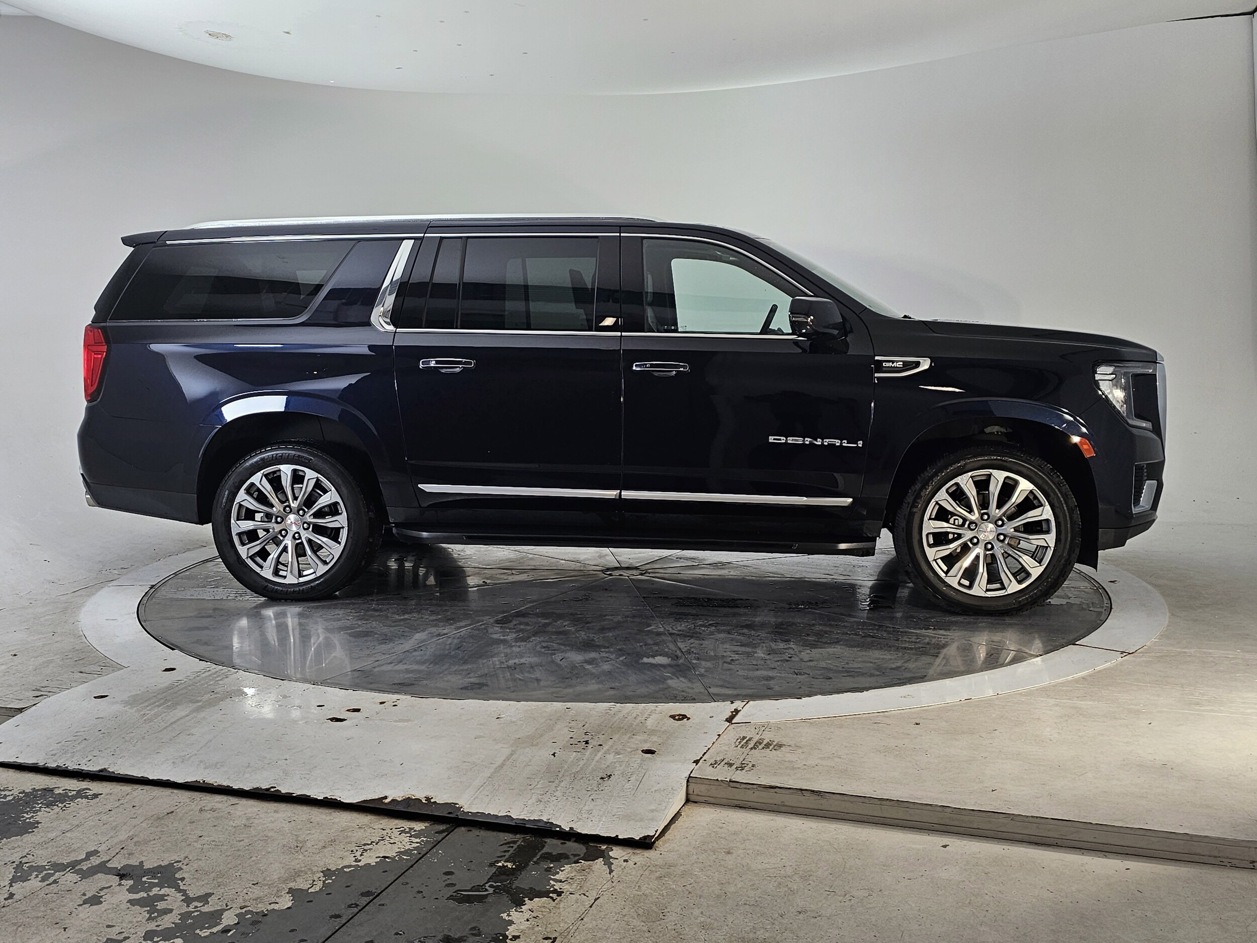 2021 Gmc Yukon XL Denali photo 3