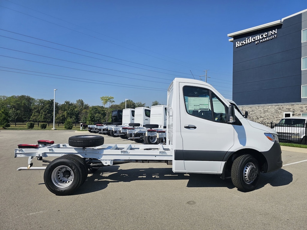 New 2024 Mercedes-Benz Sprinter 4500 Chassis Standard Roof Truck