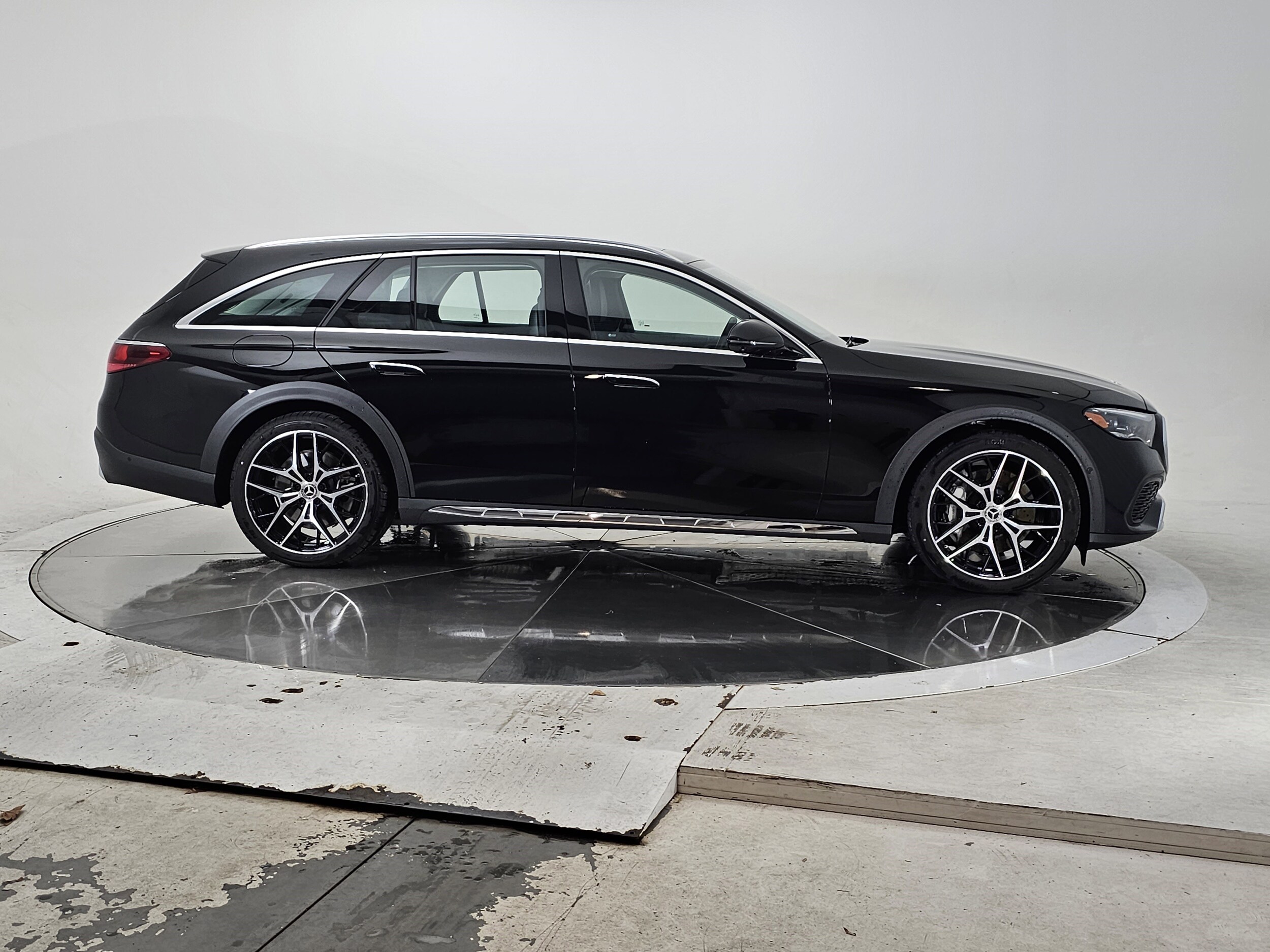 2025 Mercedes Benz E 450 4MATIC All-Terrain Wagon photo 3