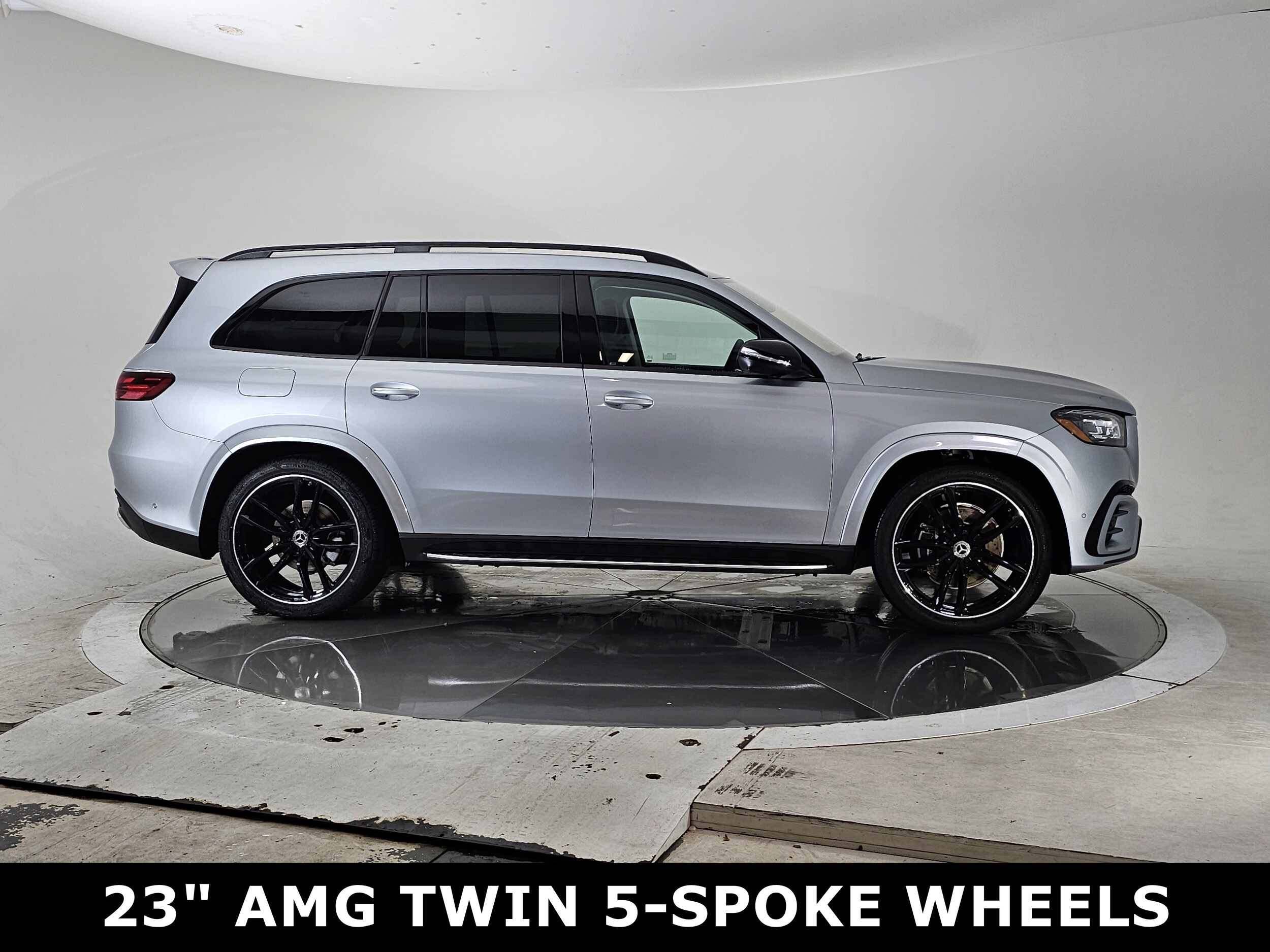 2024 Mercedes Benz GLS 450 4MATIC photo 3