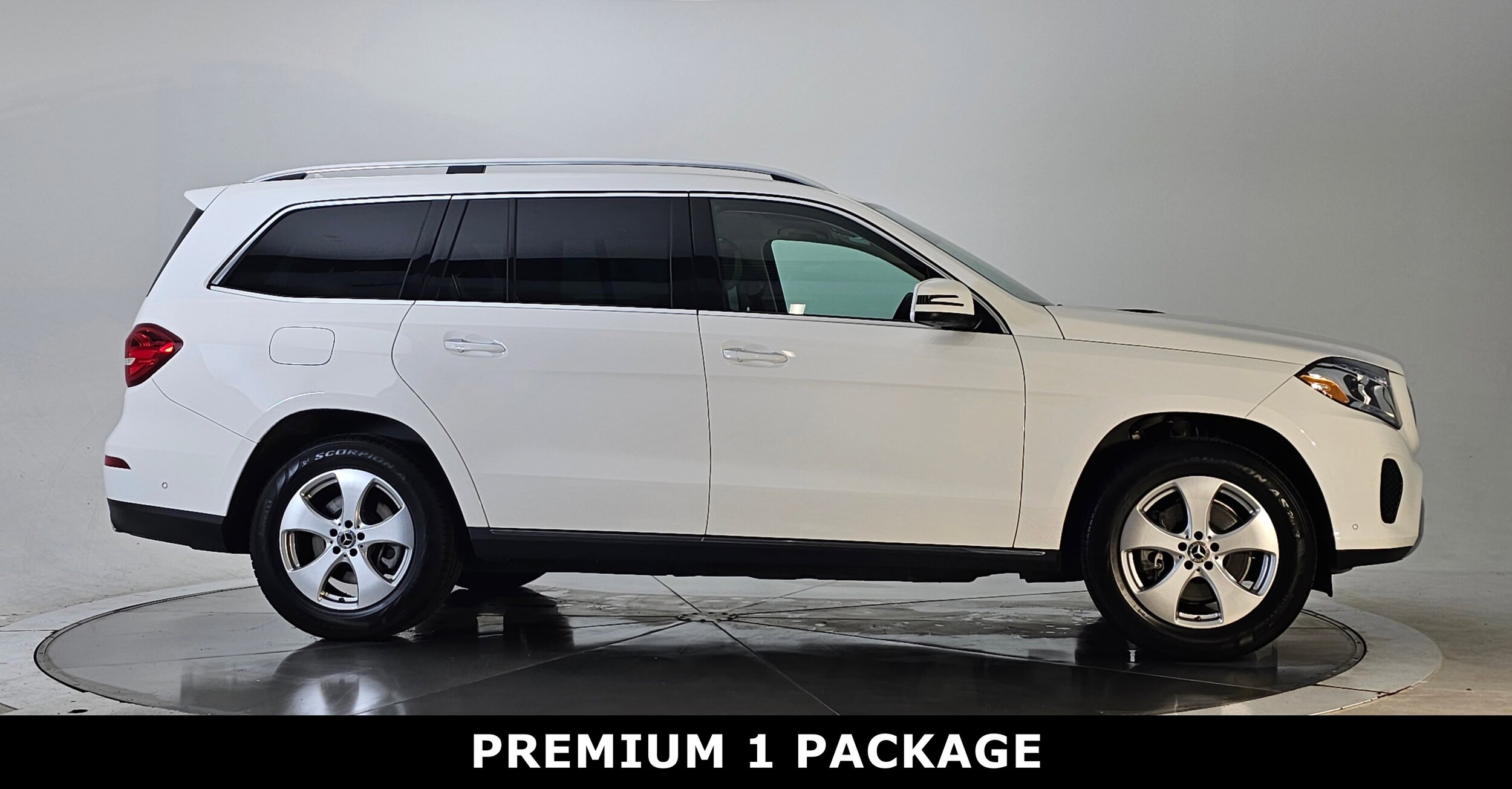 2019 Mercedes Benz GLS 450 4MATIC photo 3