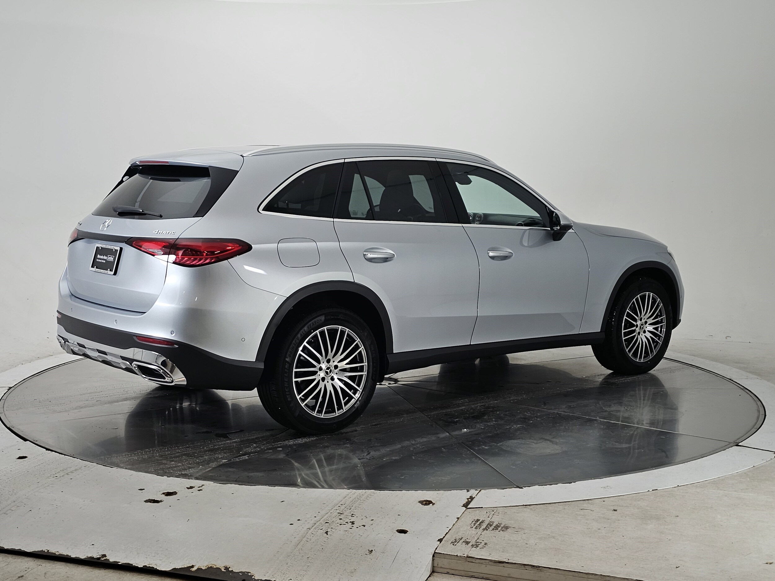 2025 Mercedes Benz GLC 300 4MATIC photo 2