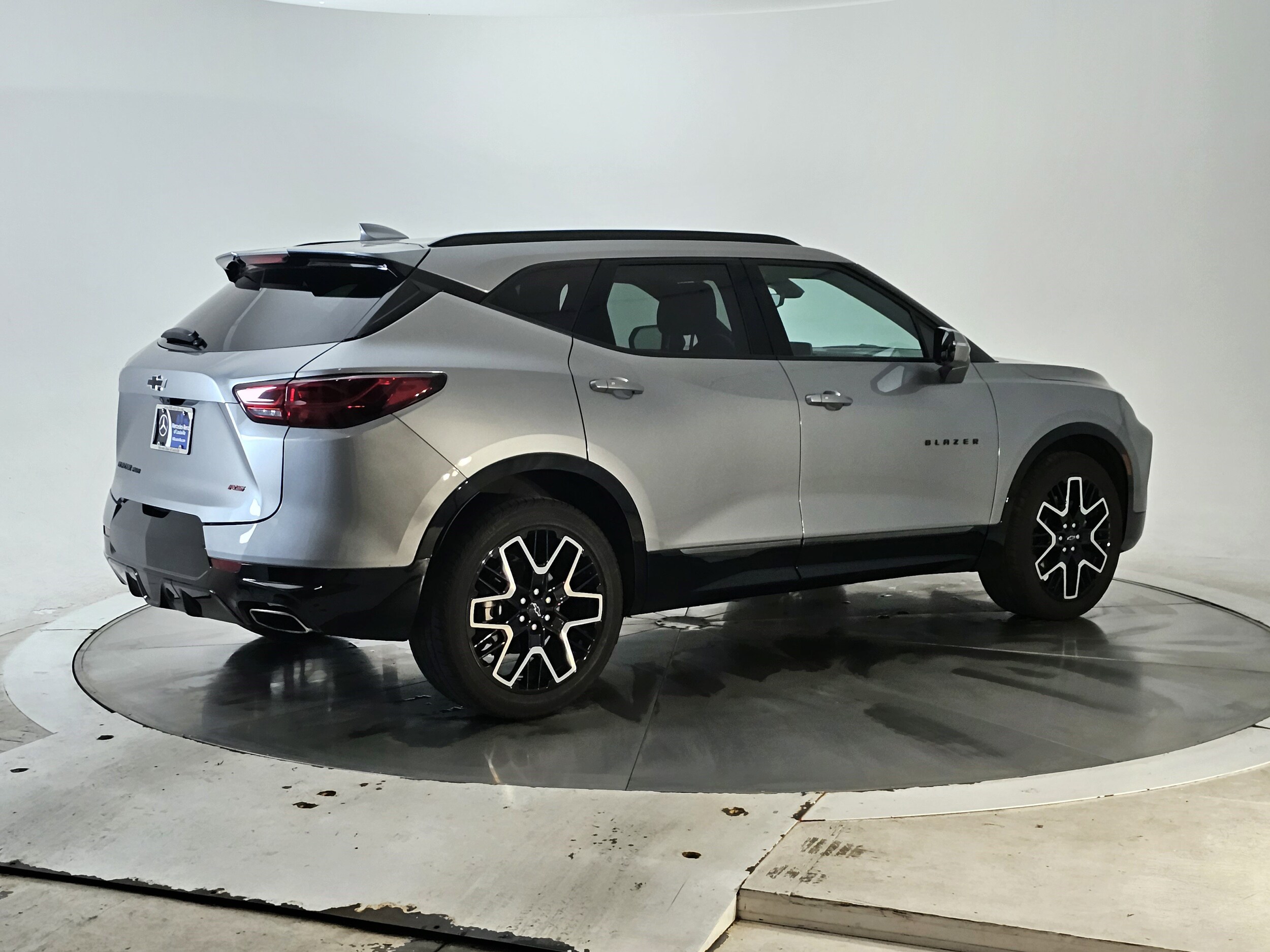 2023 Chevrolet Blazer RS photo 2