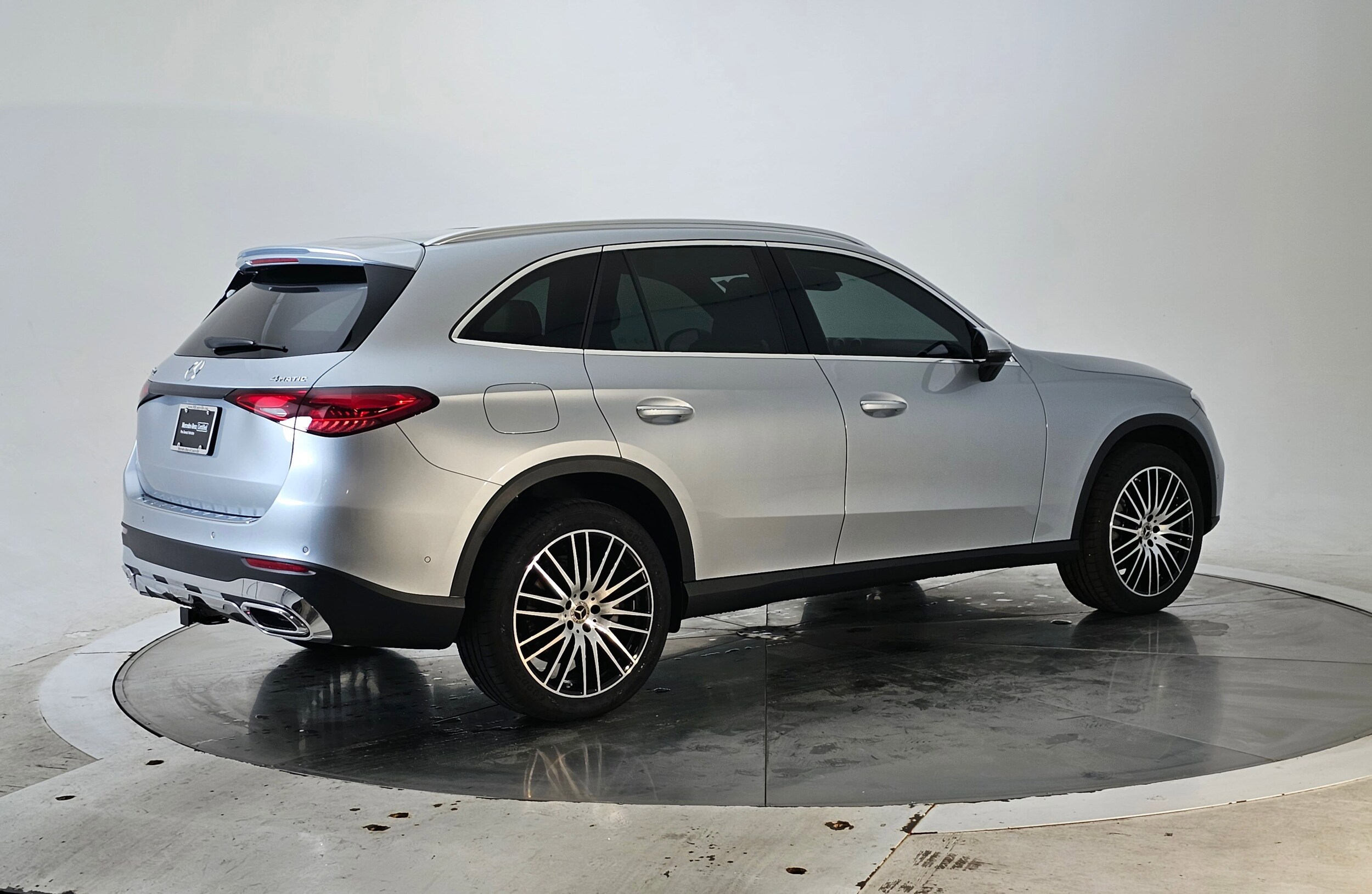 2025 Mercedes Benz GLC 300 4MATIC photo 2