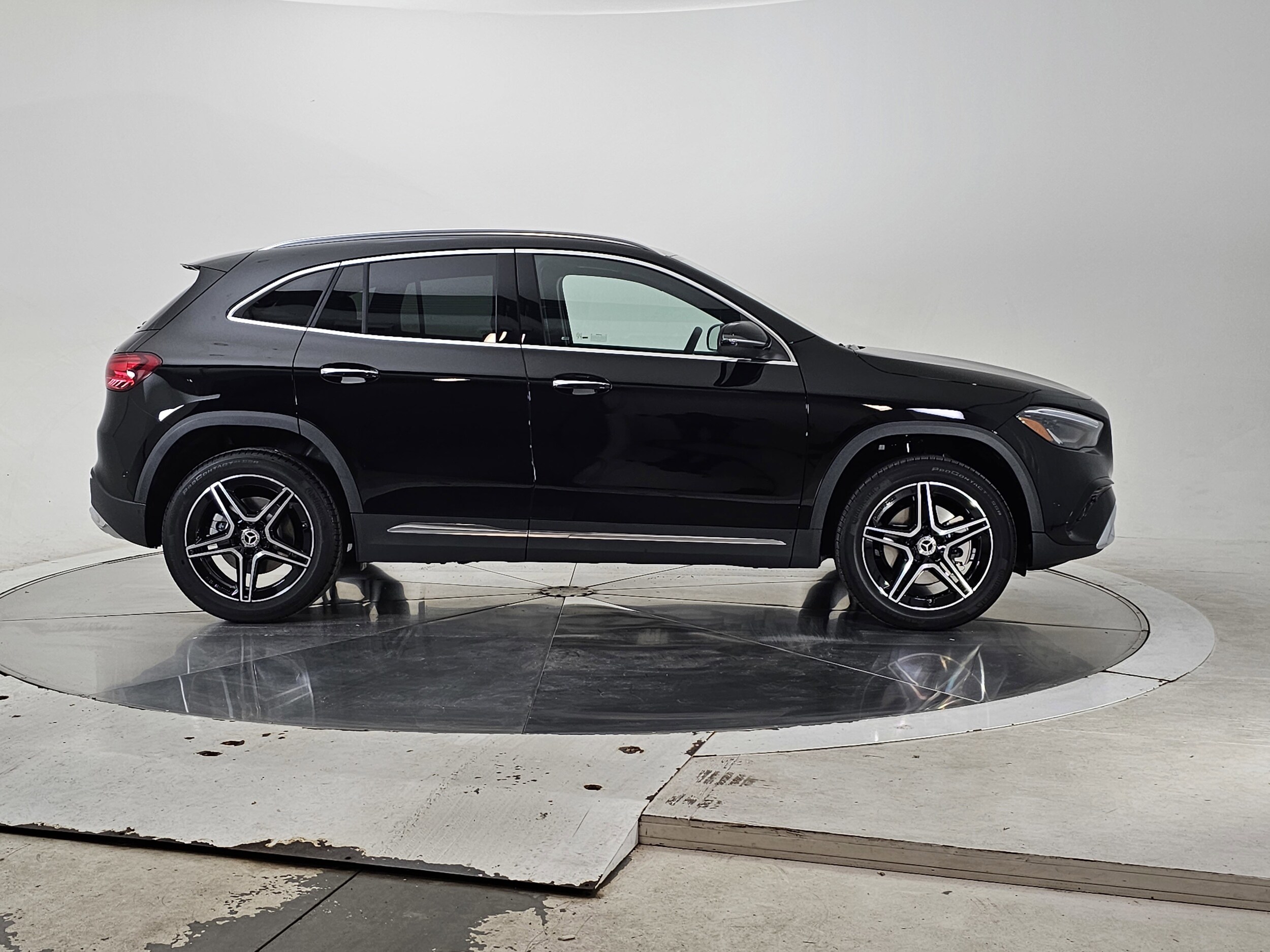 2026 Mercedes Benz GLA 250 4MATIC photo 3