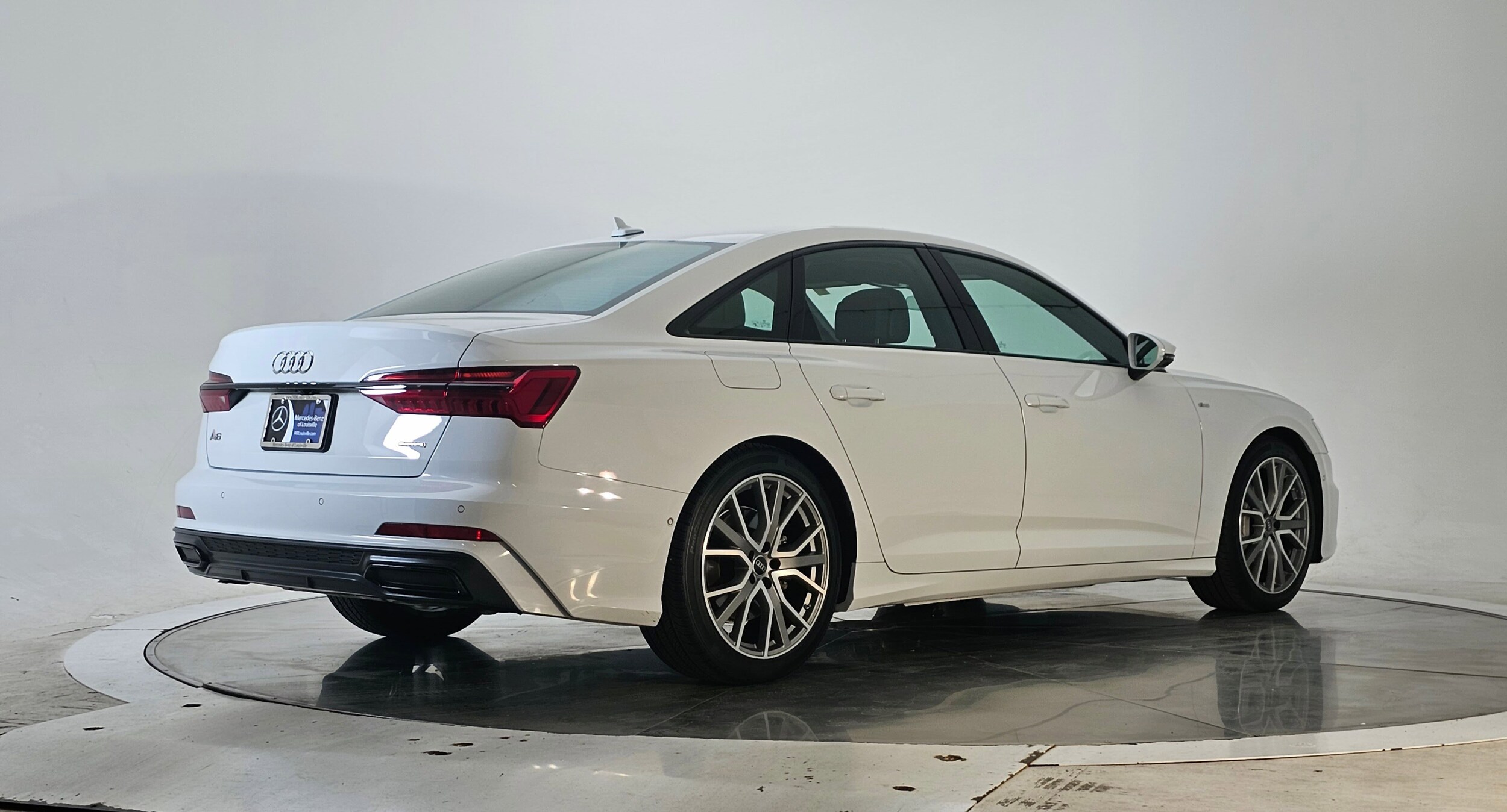 2023 Audi A6 Premium Plus Quattro photo 2