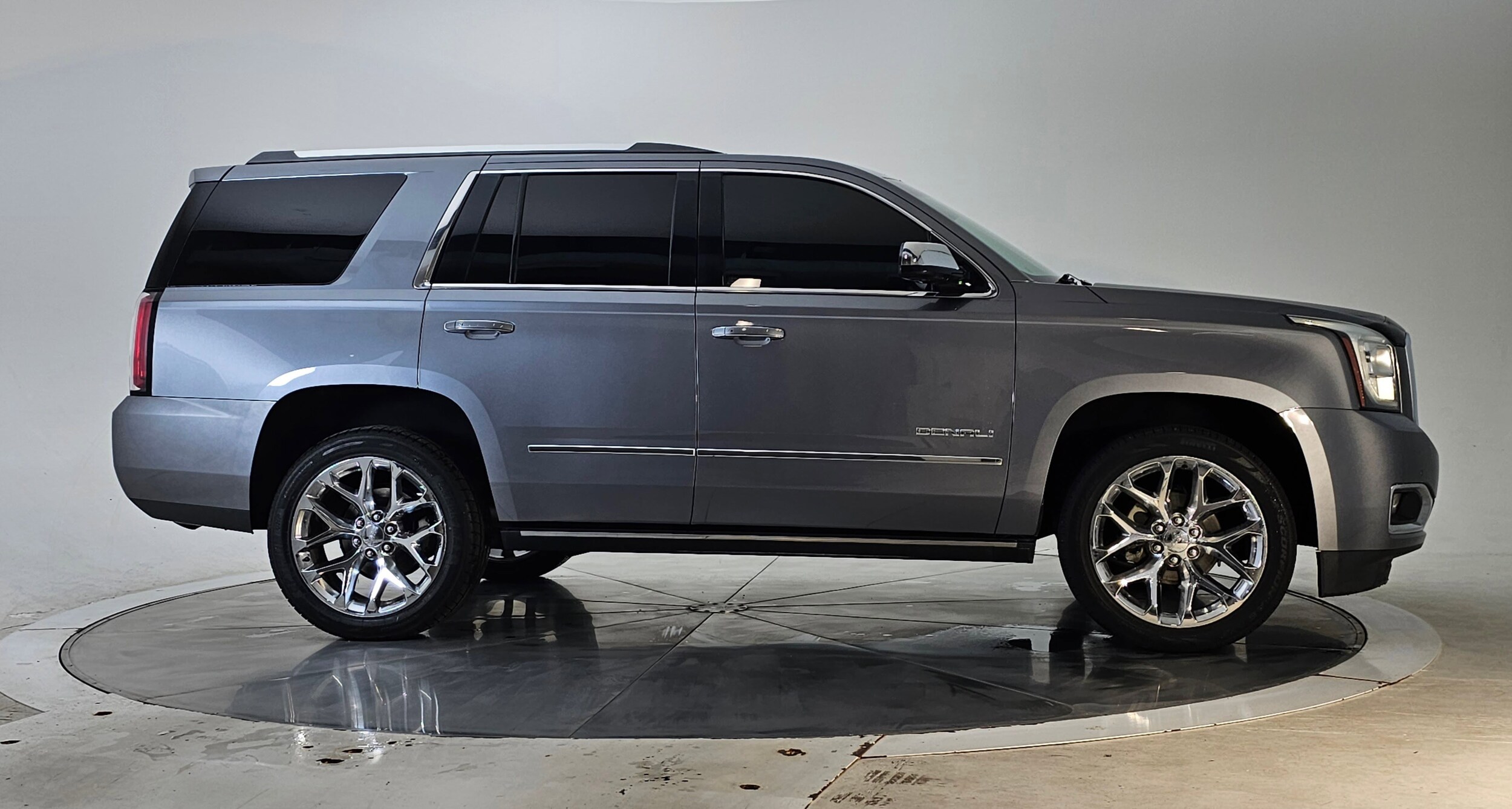 2019 Gmc Yukon Denali photo 3