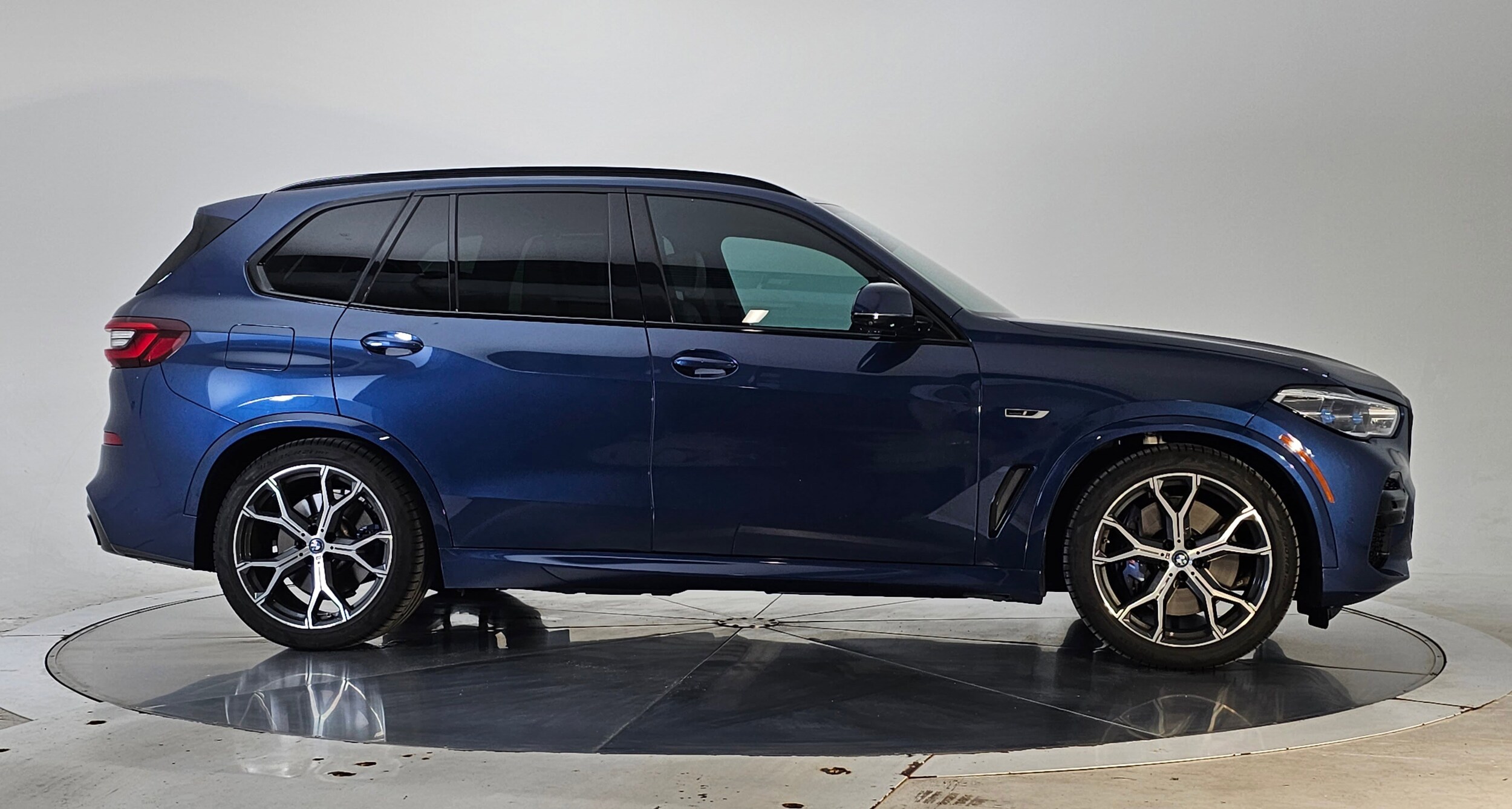 2023 Bmw X5 xDrive45e photo 2
