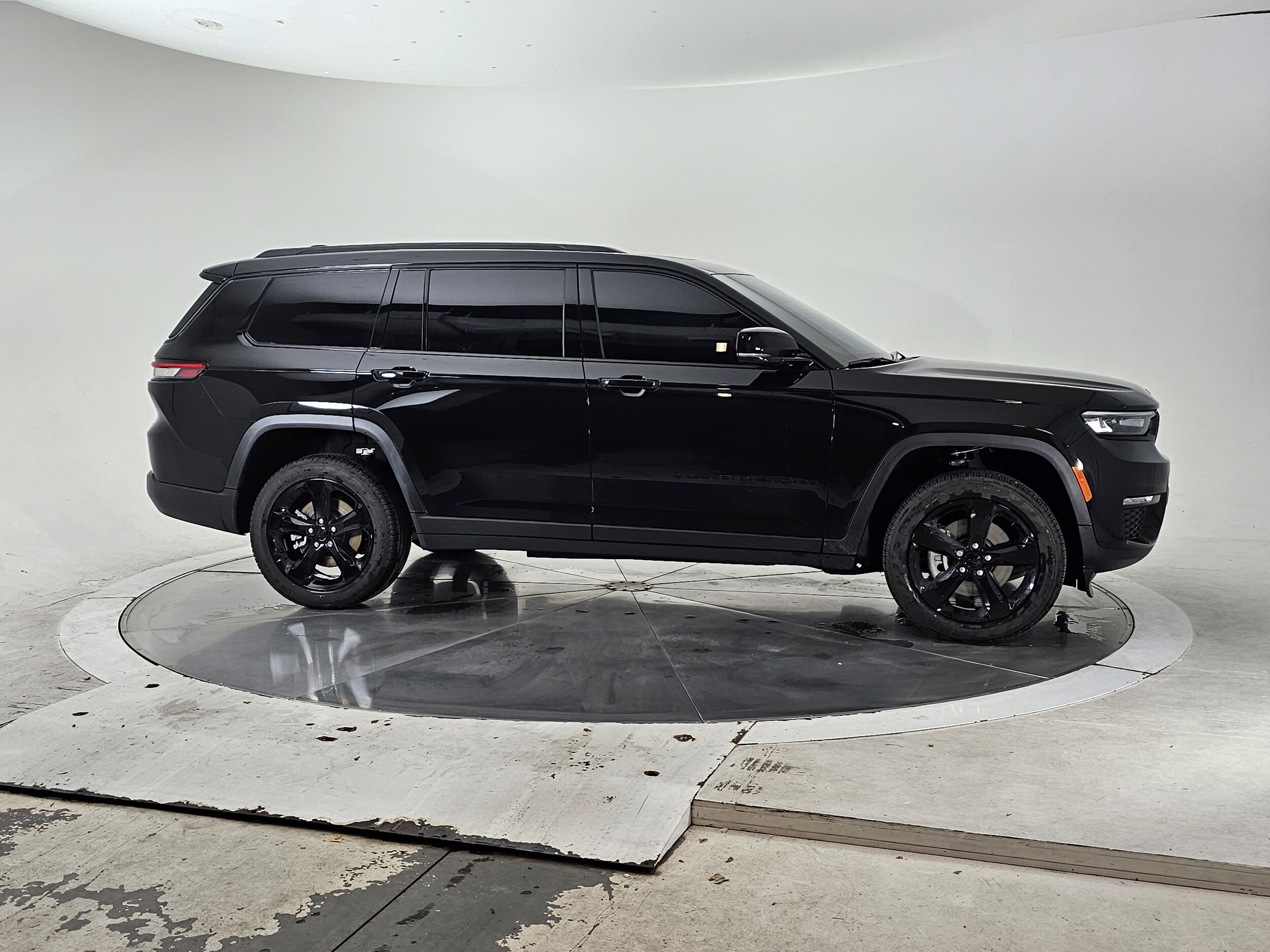 2025 Jeep Grand Cherokee Limited photo 3