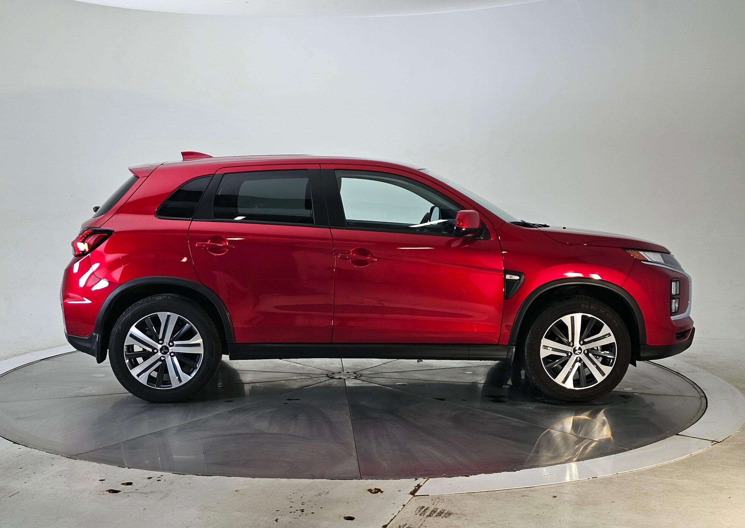 2025 Mitsubishi Outlander Sport S photo 3