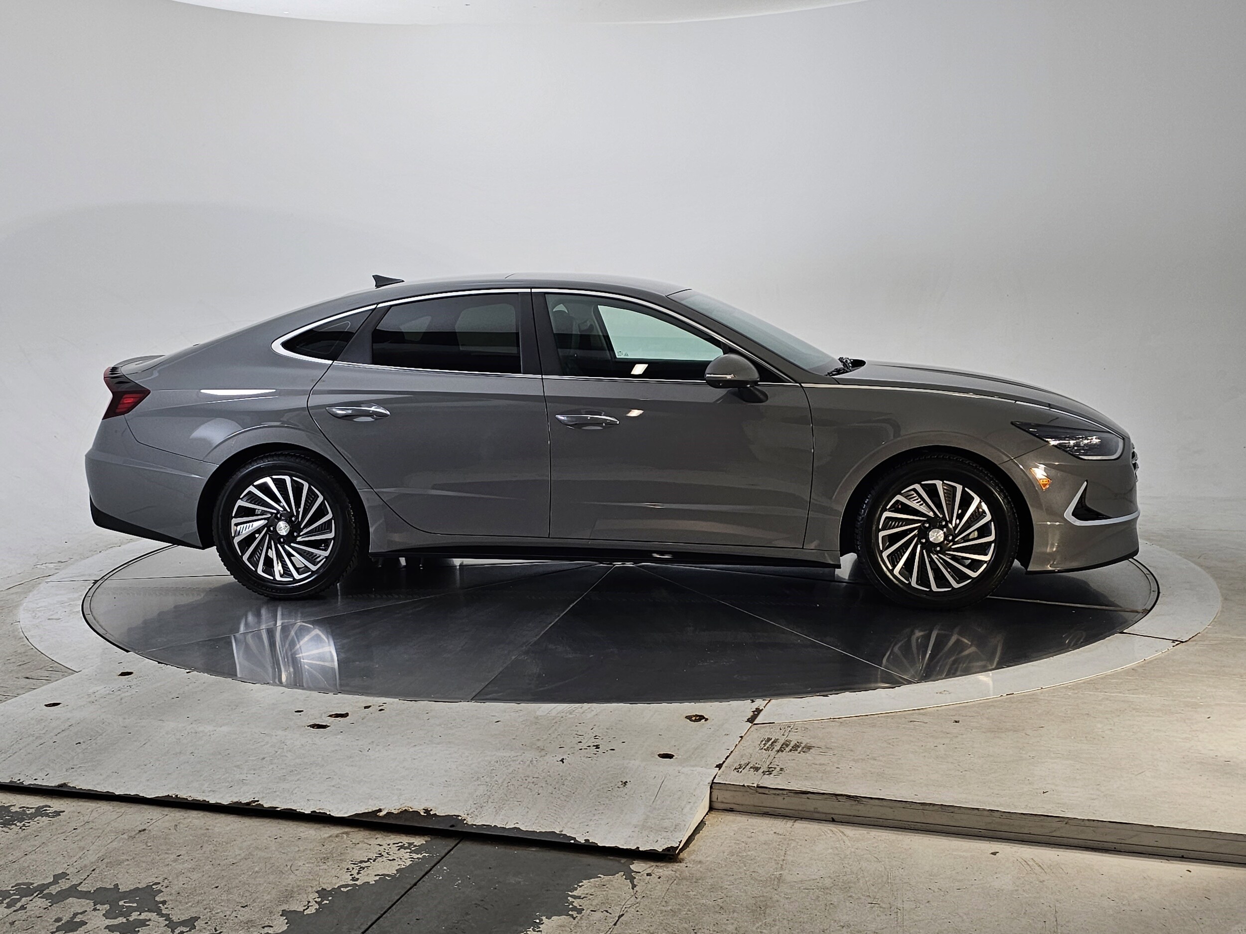 2021 Hyundai Sonata Hybrid Limited photo 2