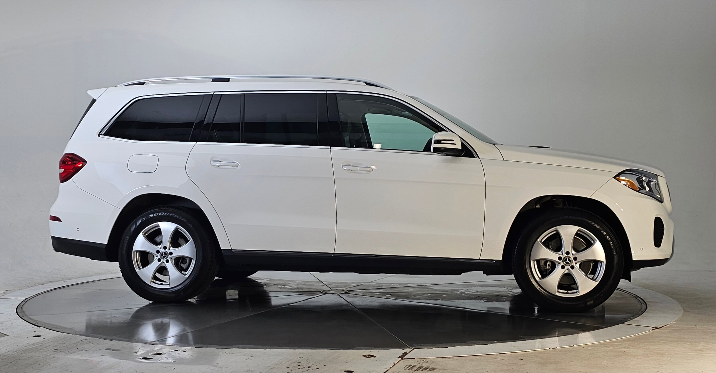 2019 Mercedes Benz GLS 450 4MATIC photo 2