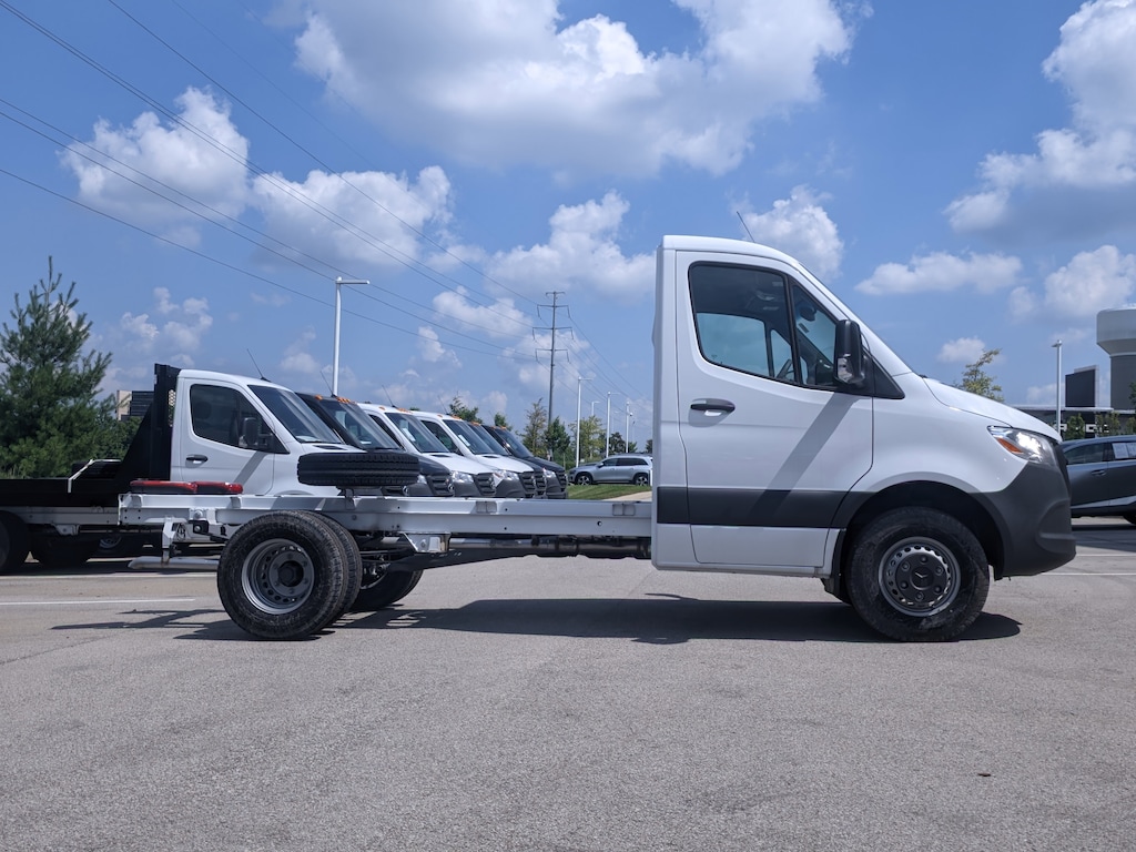 New 2024 Mercedes-Benz Sprinter 4500 Chassis Standard Roof Truck