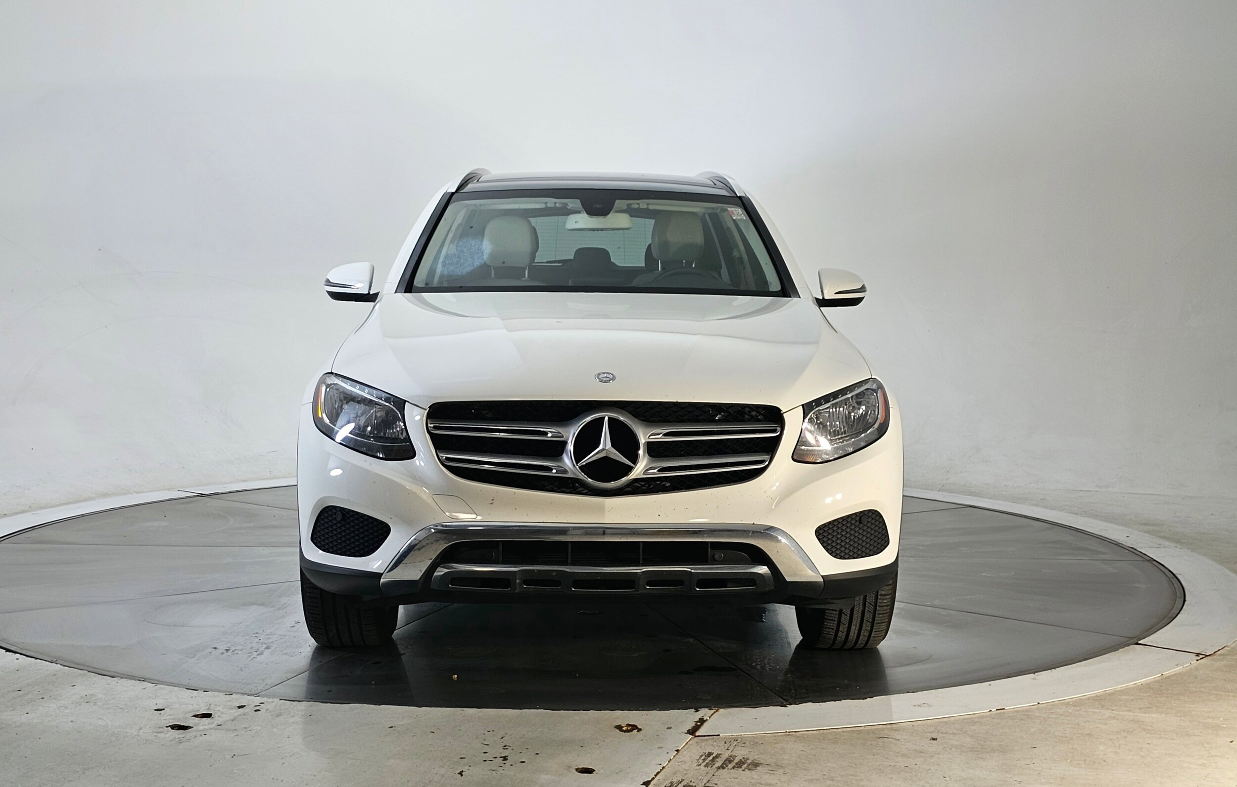 2017 Mercedes Benz GLC 300 photo 4