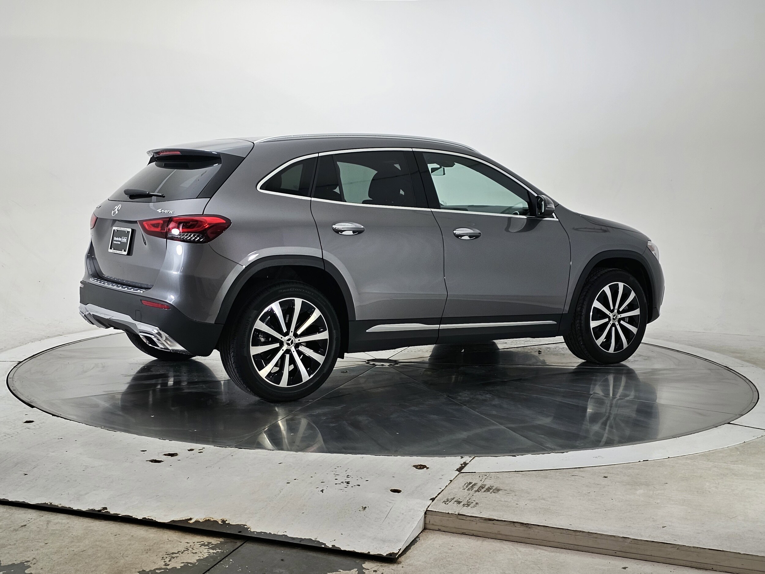 2023 Mercedes Benz GLA 250 4MATIC photo 2