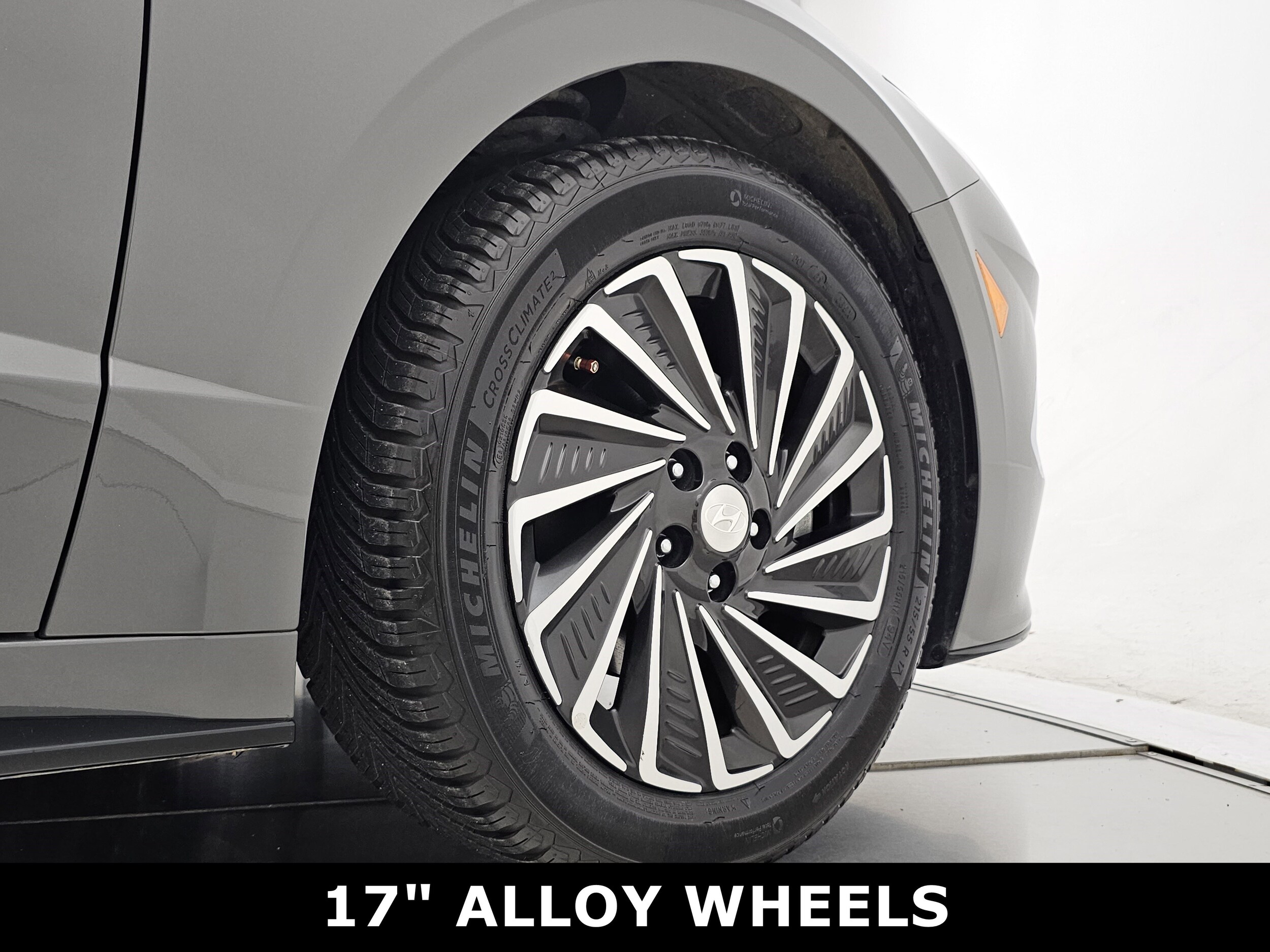 2021 Hyundai Sonata Hybrid Limited photo 3