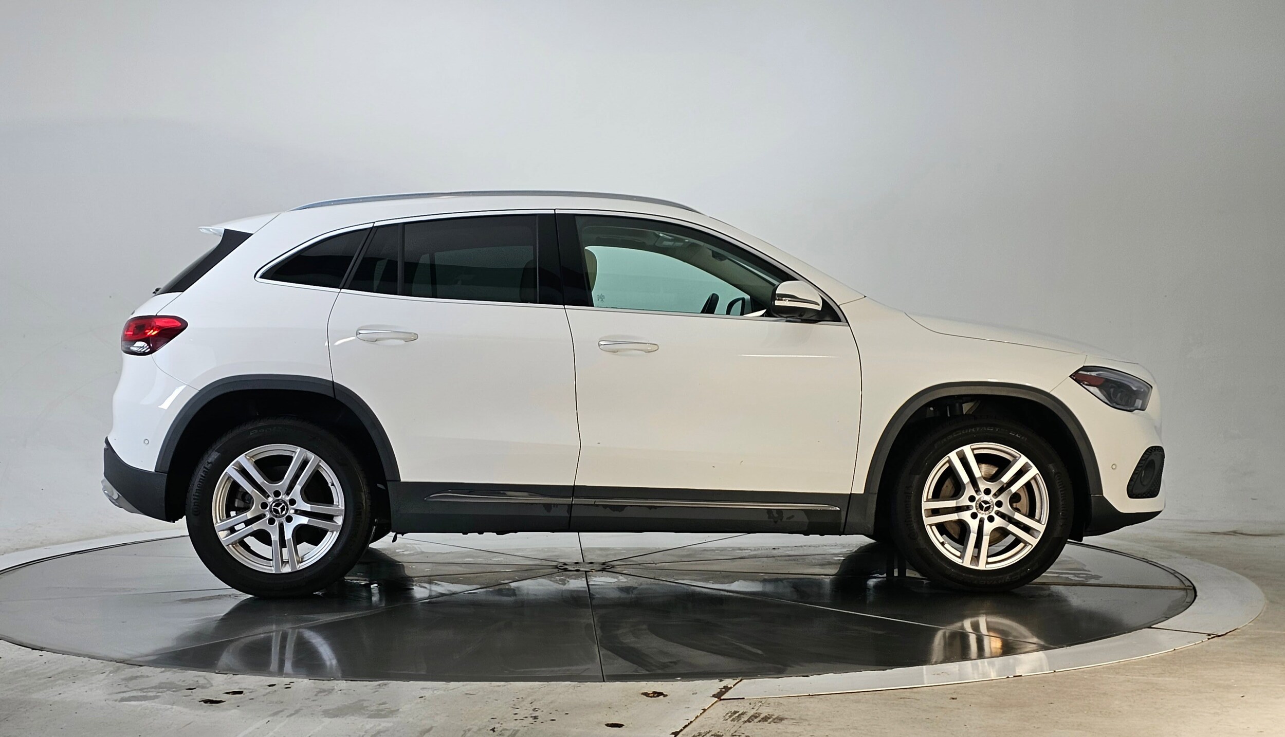 2023 Mercedes Benz GLA 250 4MATIC photo 2