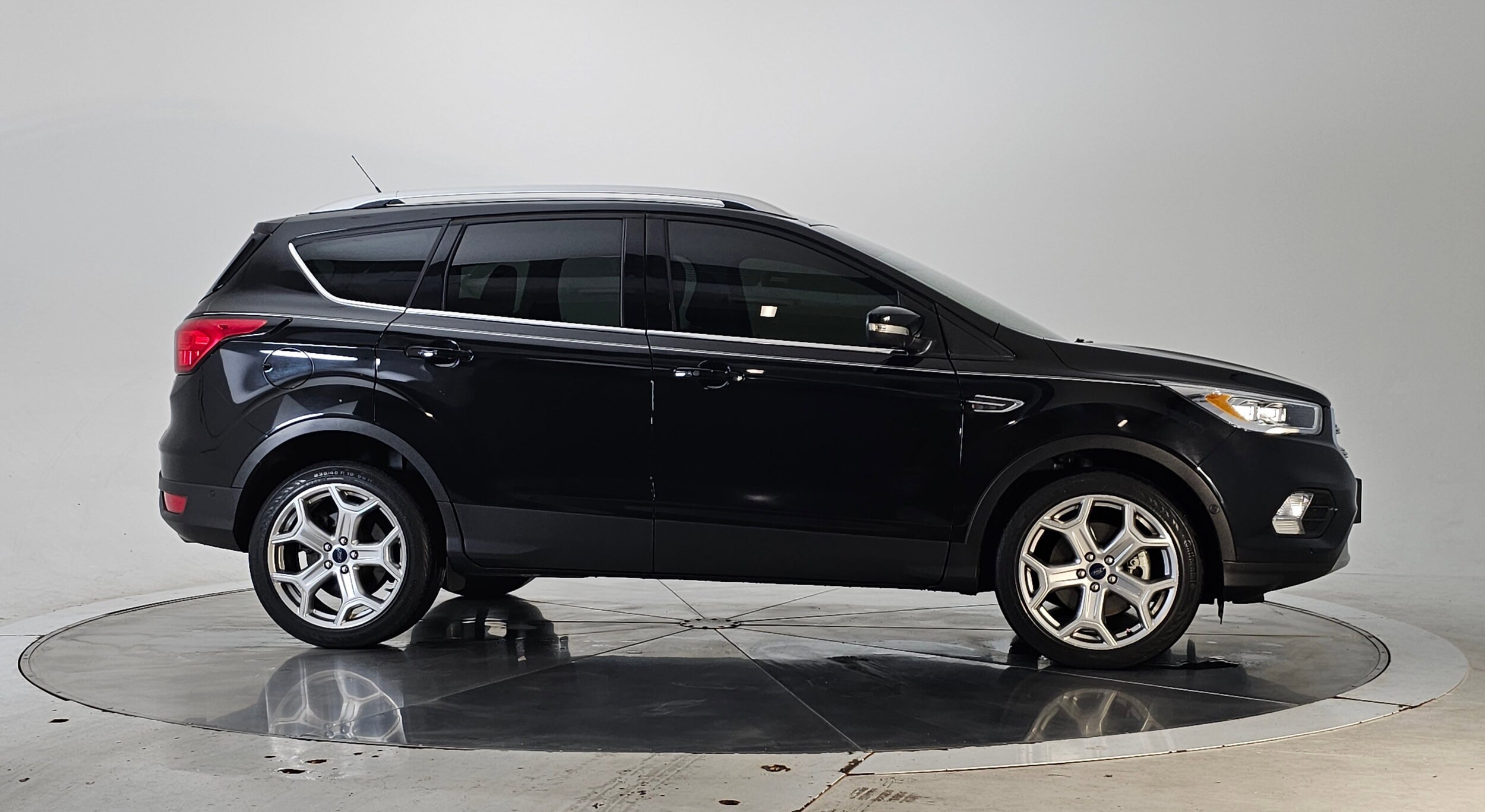 2019 Ford Escape Titanium photo 3