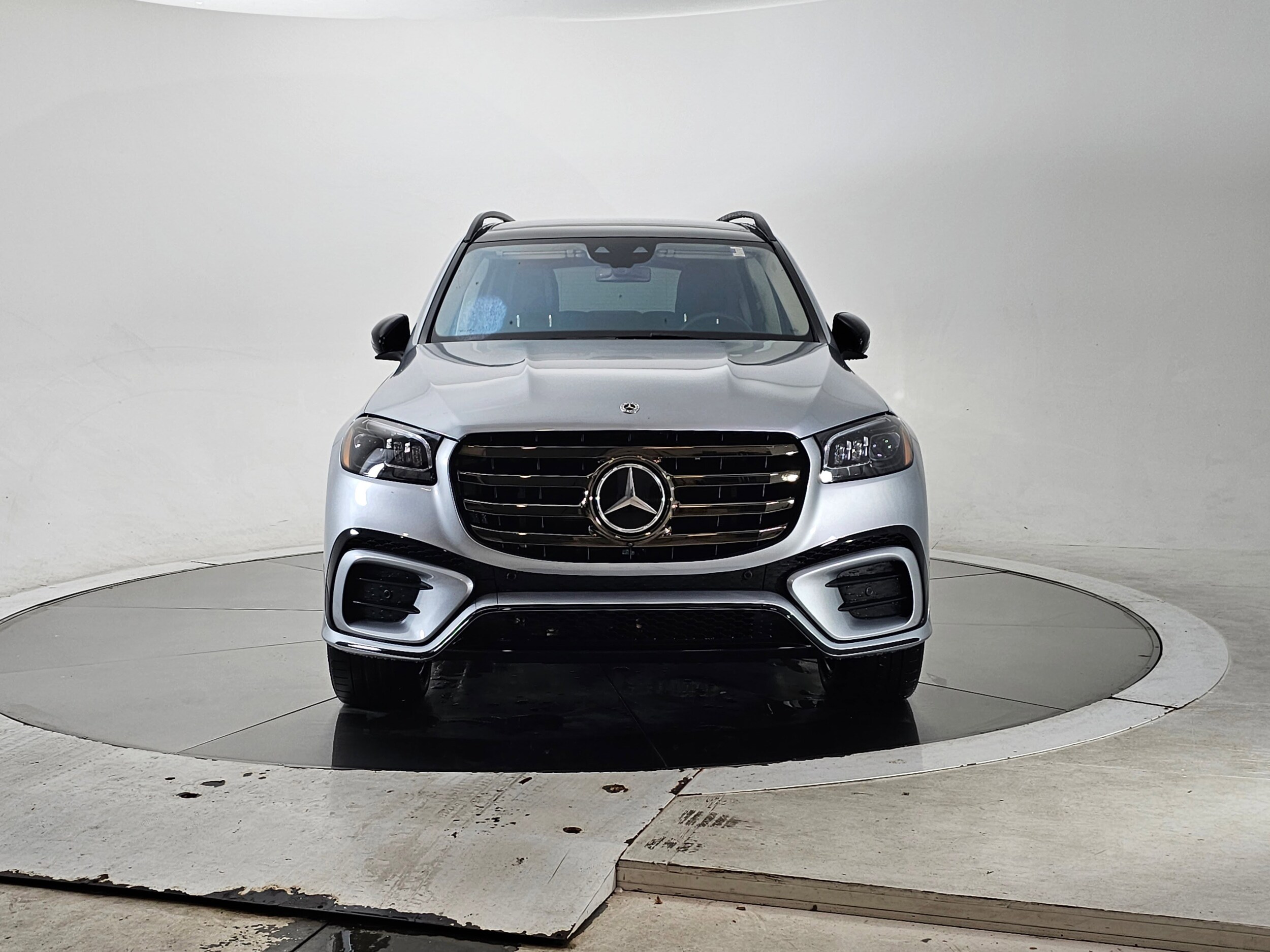 2024 Mercedes Benz GLS 450 4MATIC photo 2