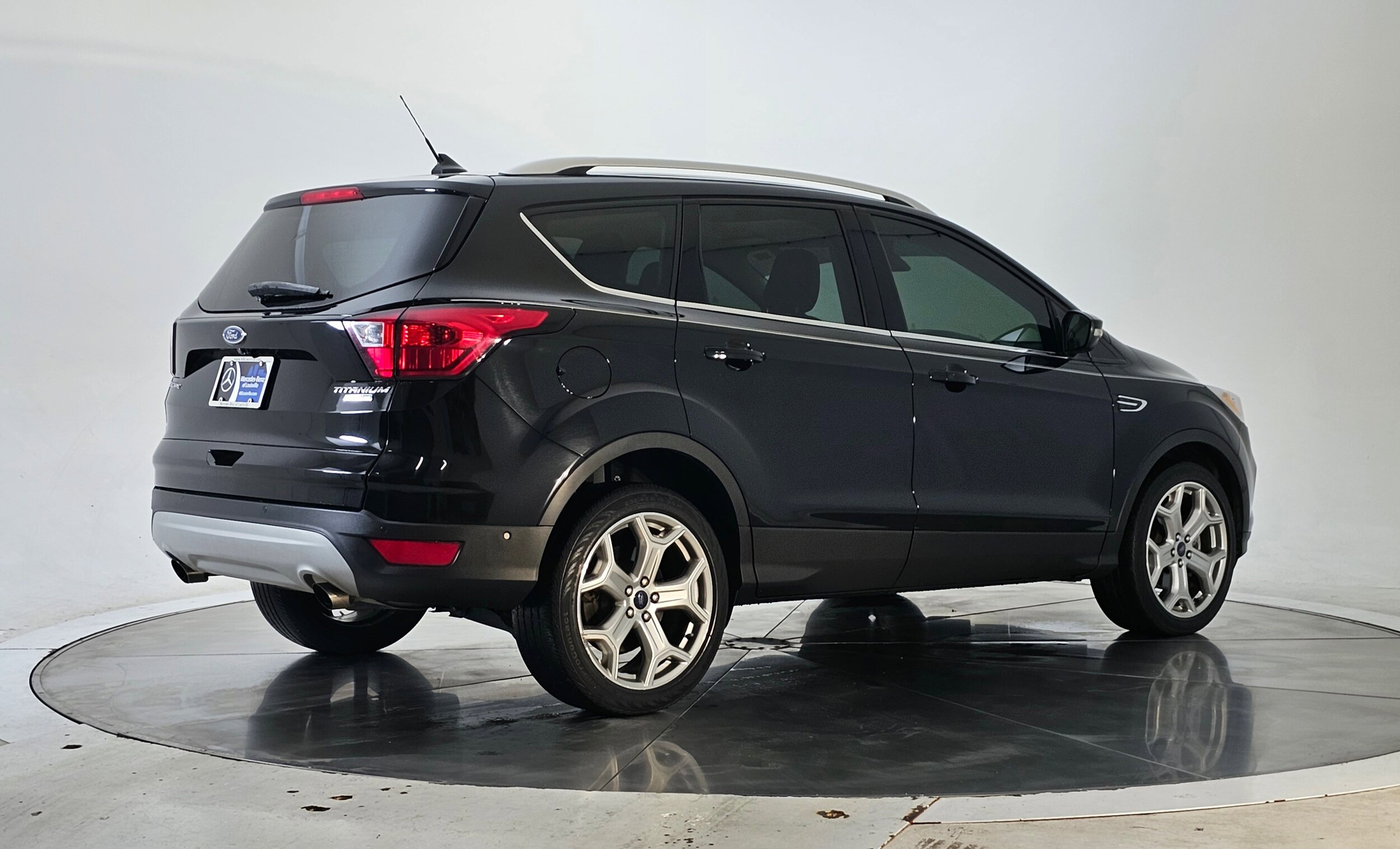 2019 Ford Escape Titanium photo 2