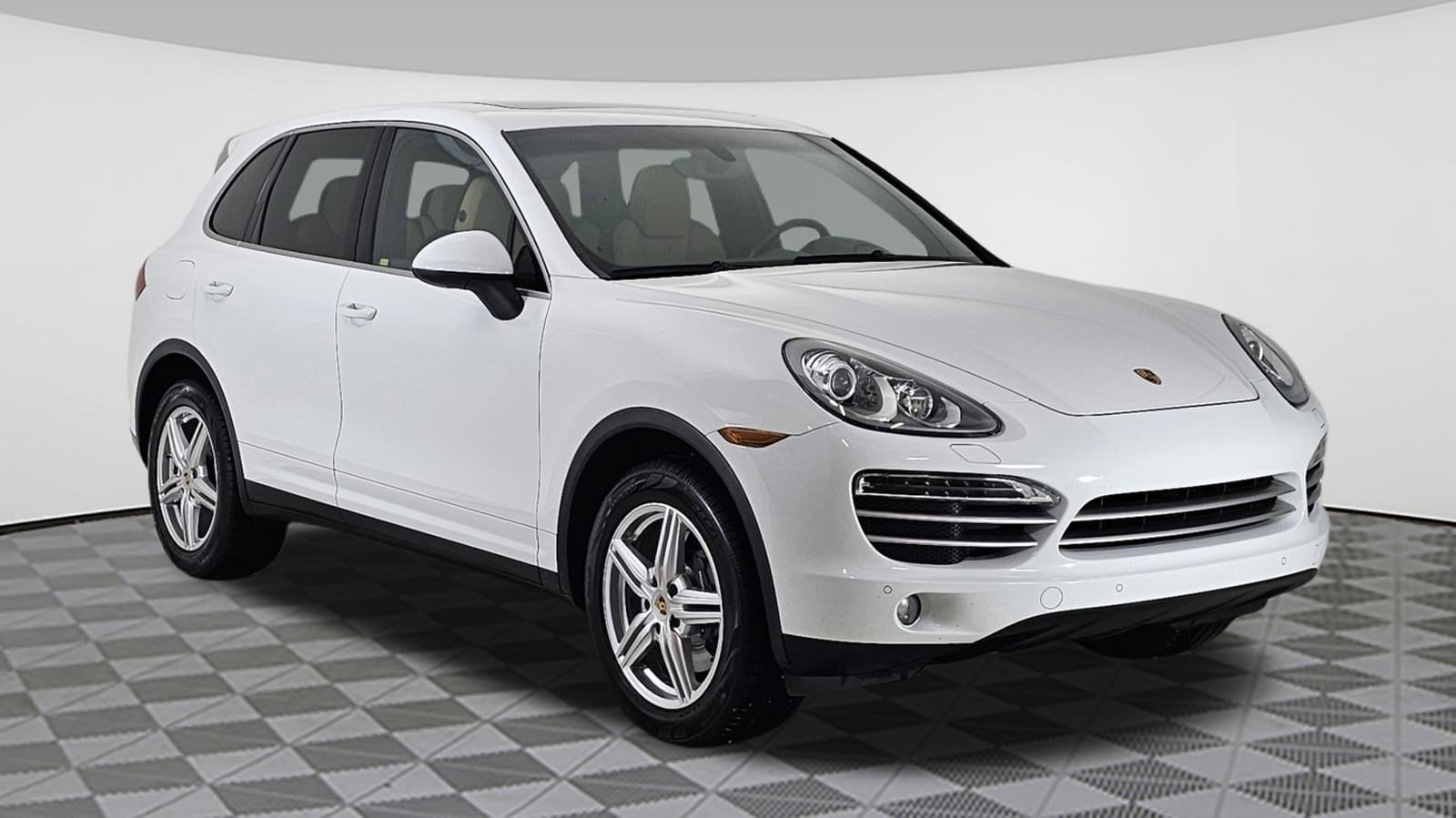 2014 Porsche Cayenne Platinum Edition's photo