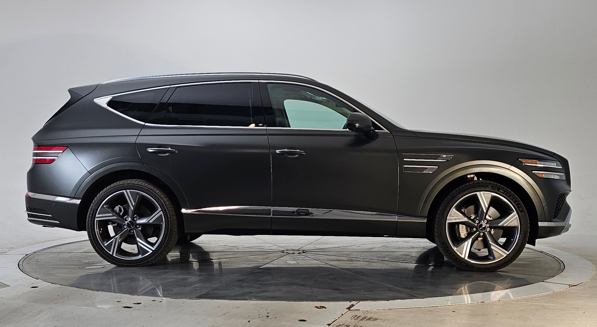 2025 Genesis GV80 3.5T Prestige AWD photo 3