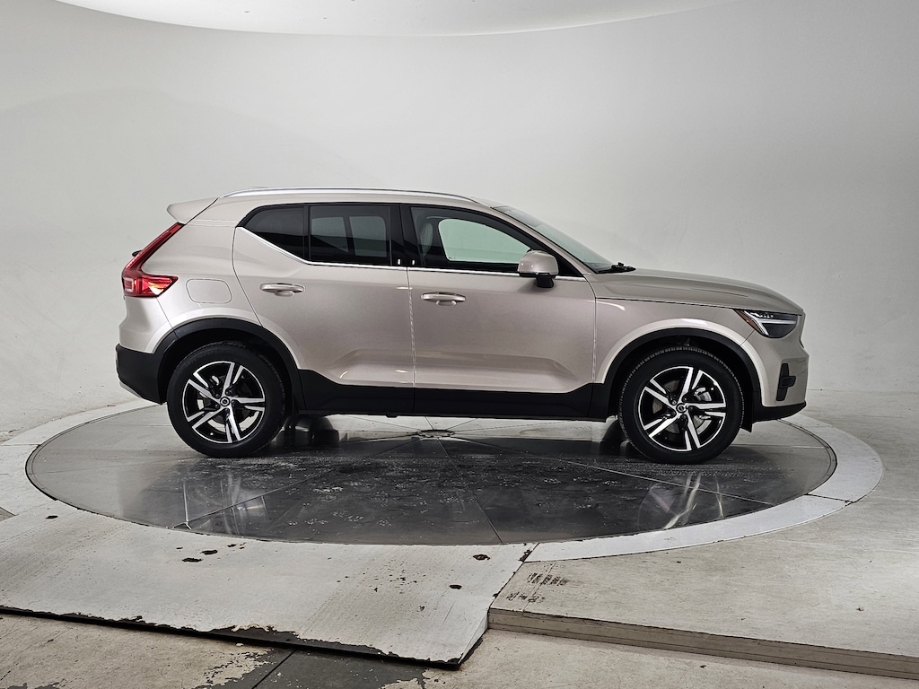 Used 2023 Volvo XC40 B5 AWD Plus Bright SUV