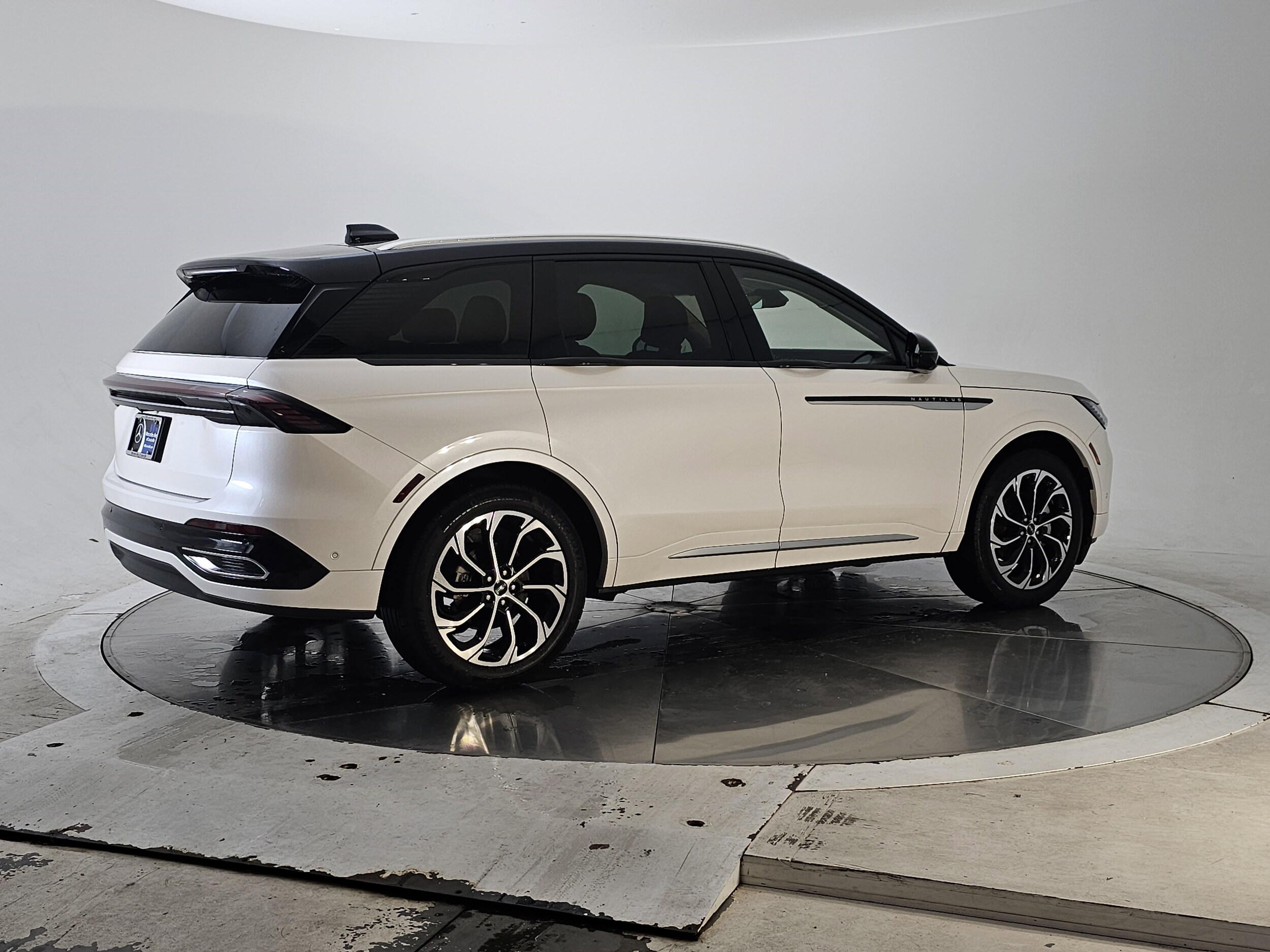 2024 Lincoln Nautilus Reserve photo 2