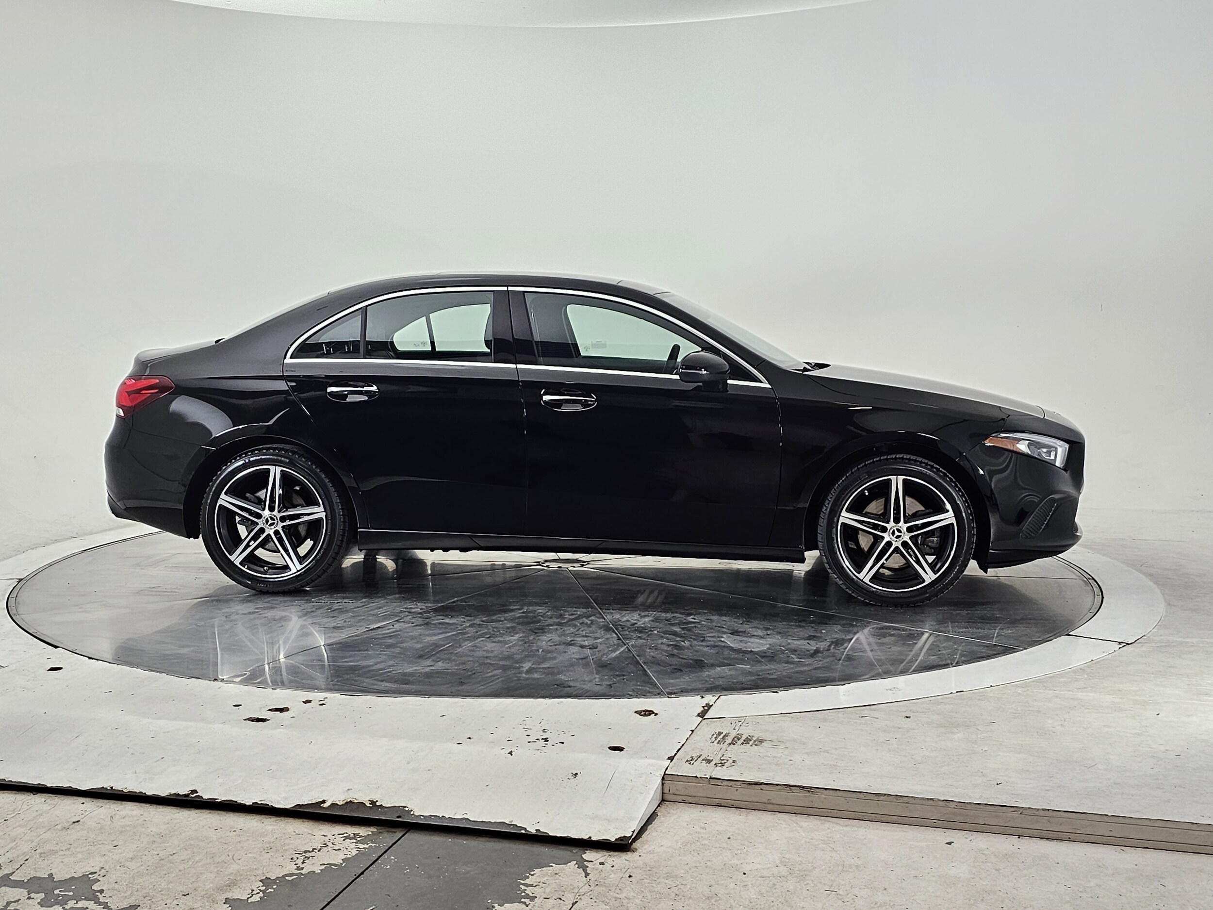 2019 Mercedes Benz A 220 4MATIC photo 2