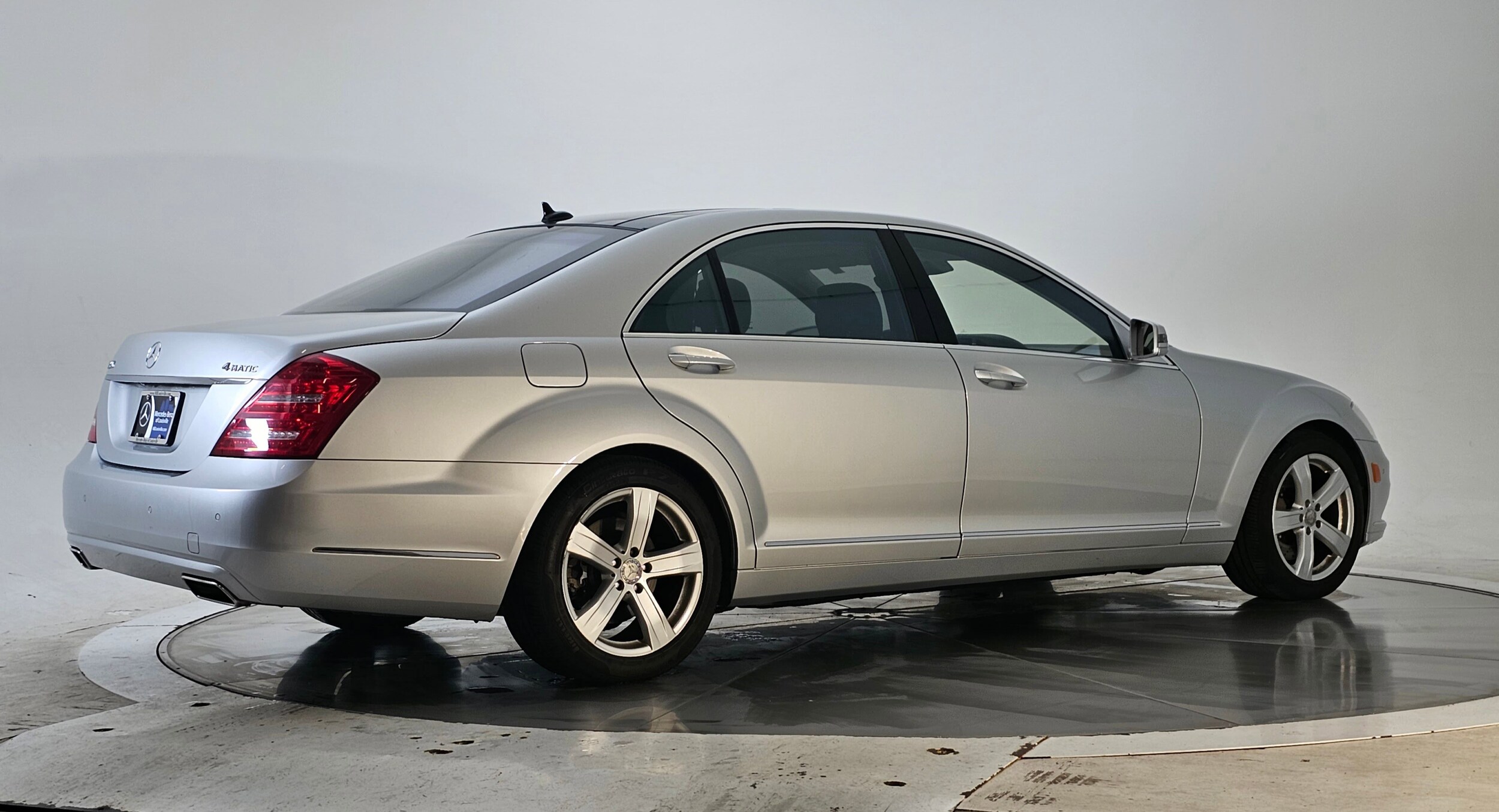 2011 Mercedes Benz S 550 4MATIC photo 2