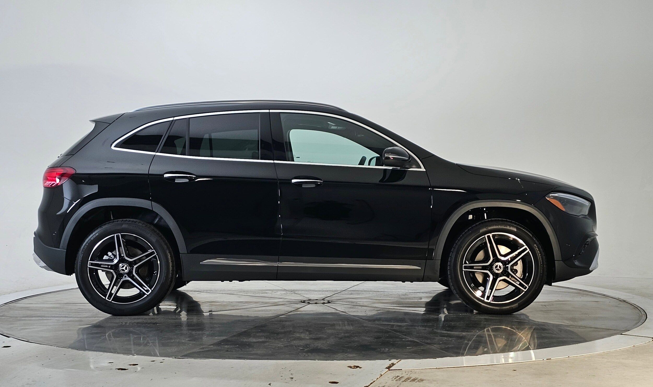 2026 Mercedes Benz GLA 250 4MATIC photo 2
