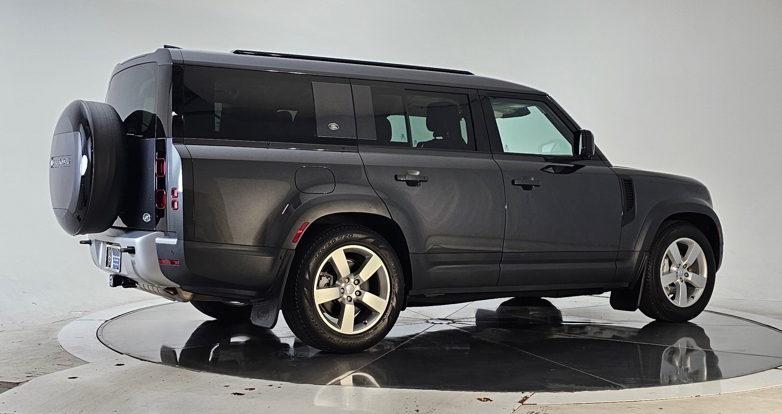 2023 Land Rover Defender 130 First Edition photo 2