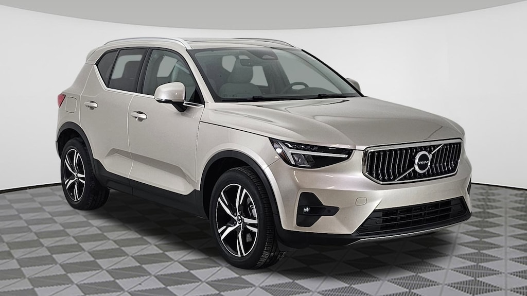 Used 2023 Volvo XC40 B5 AWD Plus Bright SUV