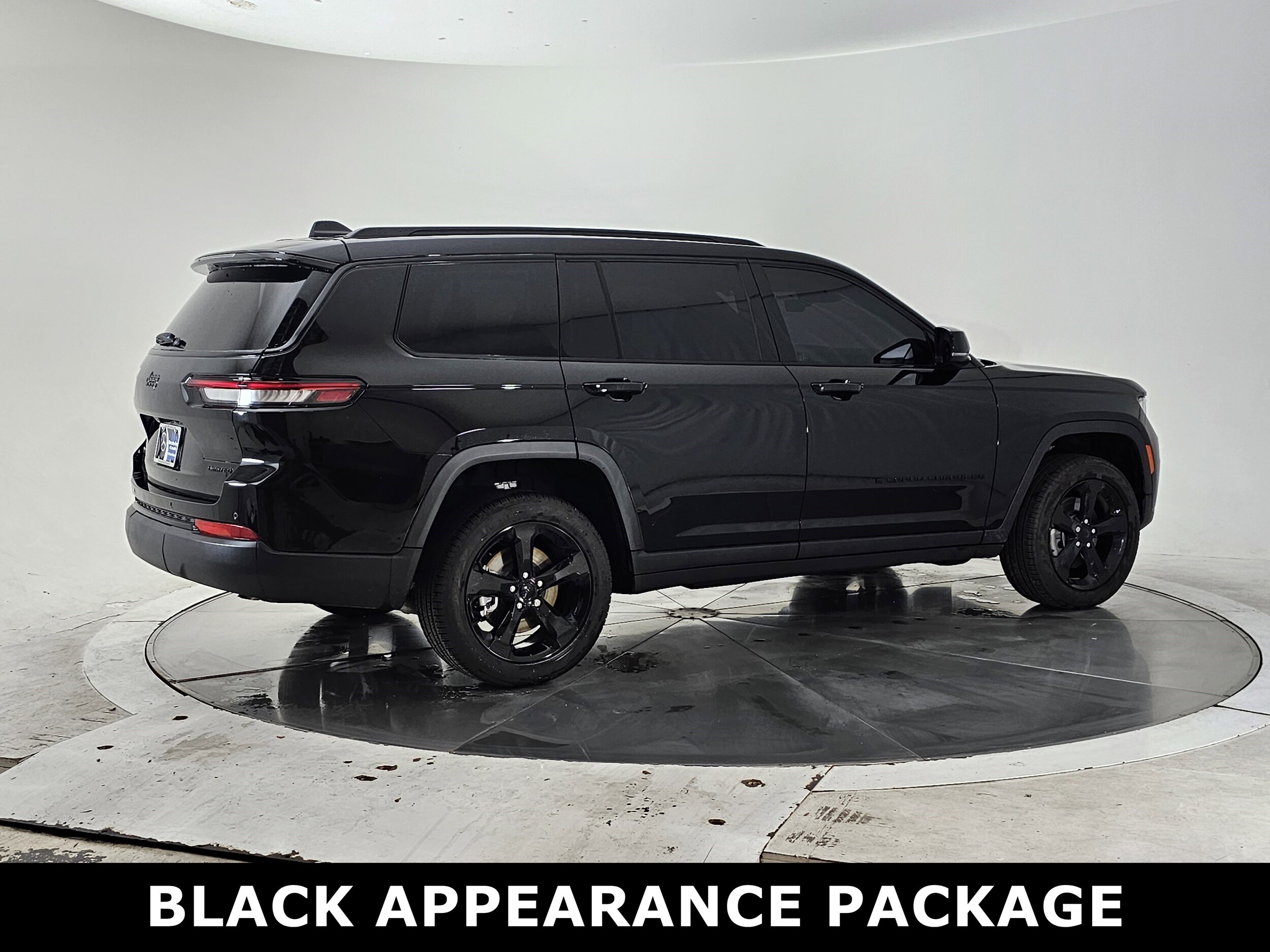 2025 Jeep Grand Cherokee Limited photo 2