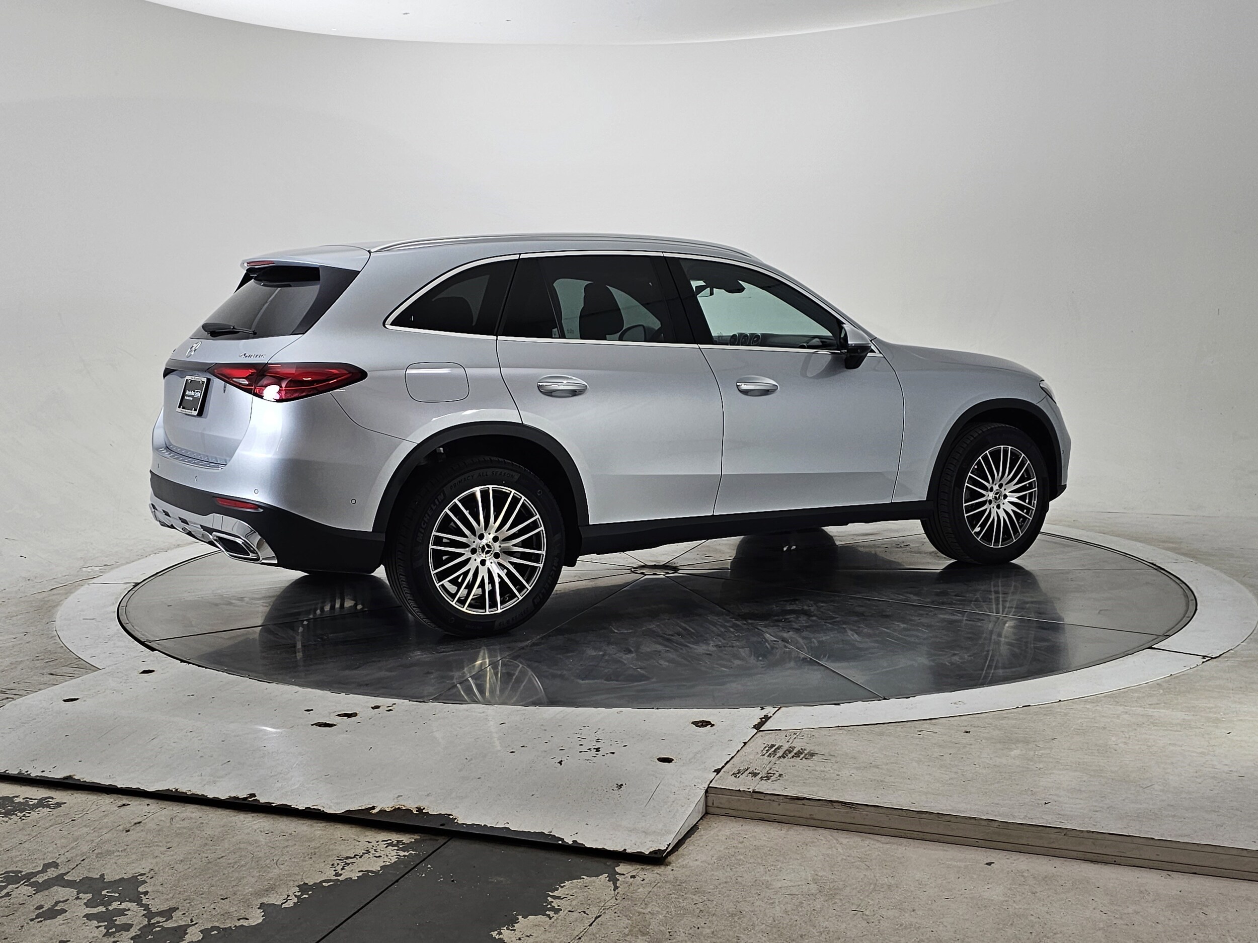 2024 Mercedes Benz GLC 300 4MATIC photo 2