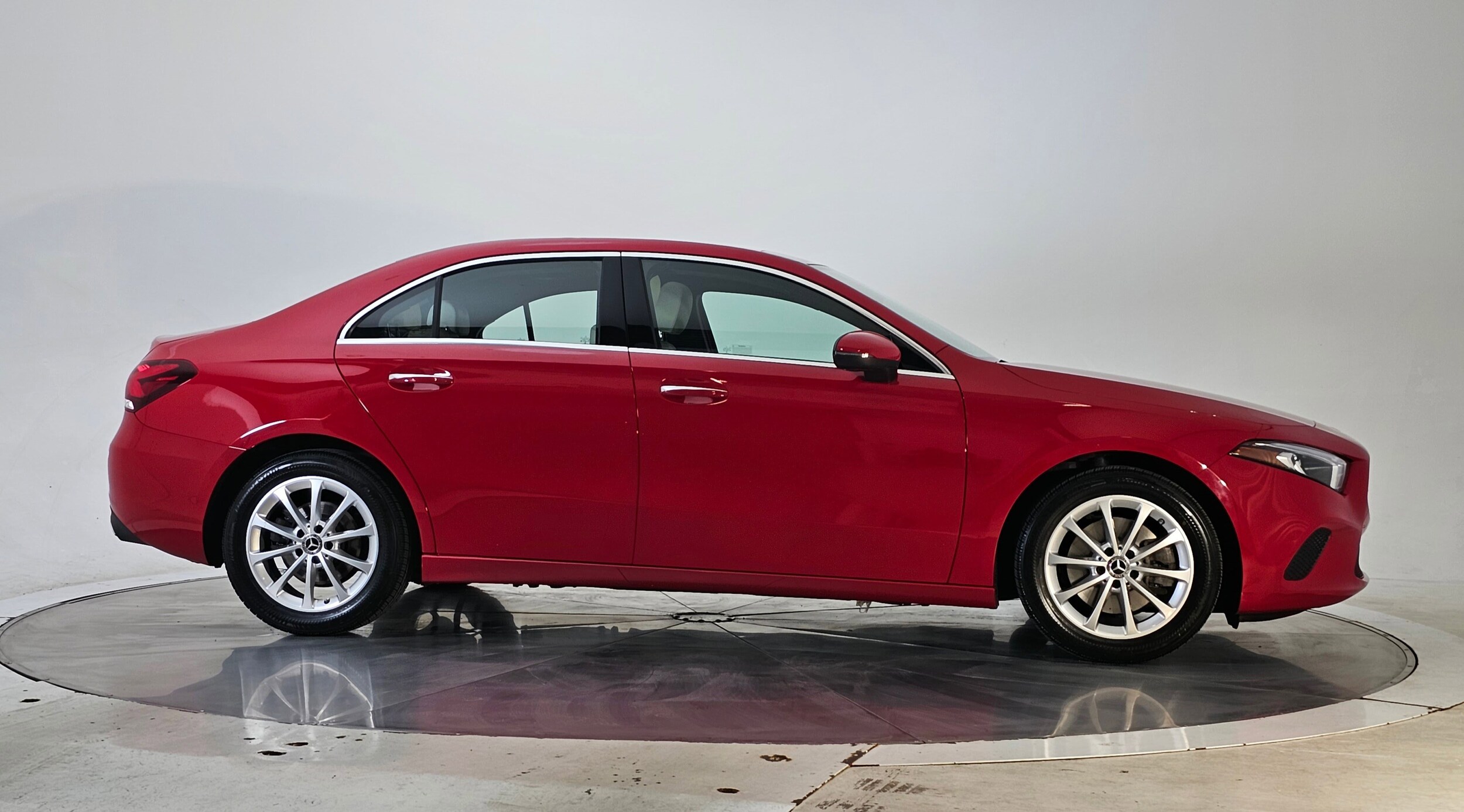 2020 Mercedes Benz A 220 4MATIC photo 3