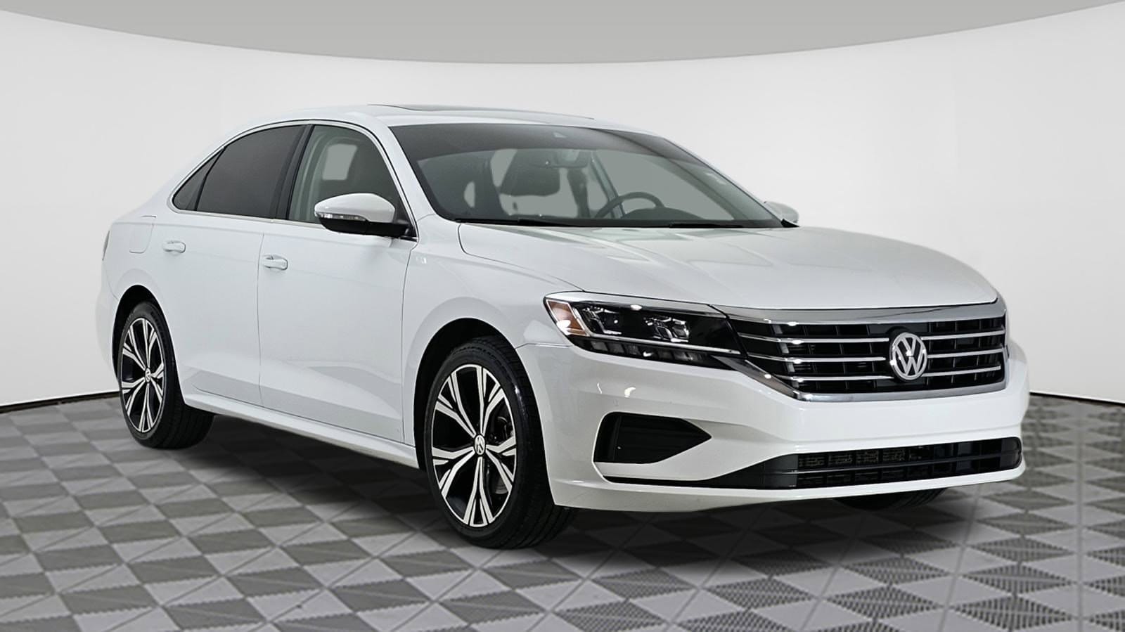 2021 Volkswagen Passat SE's photo
