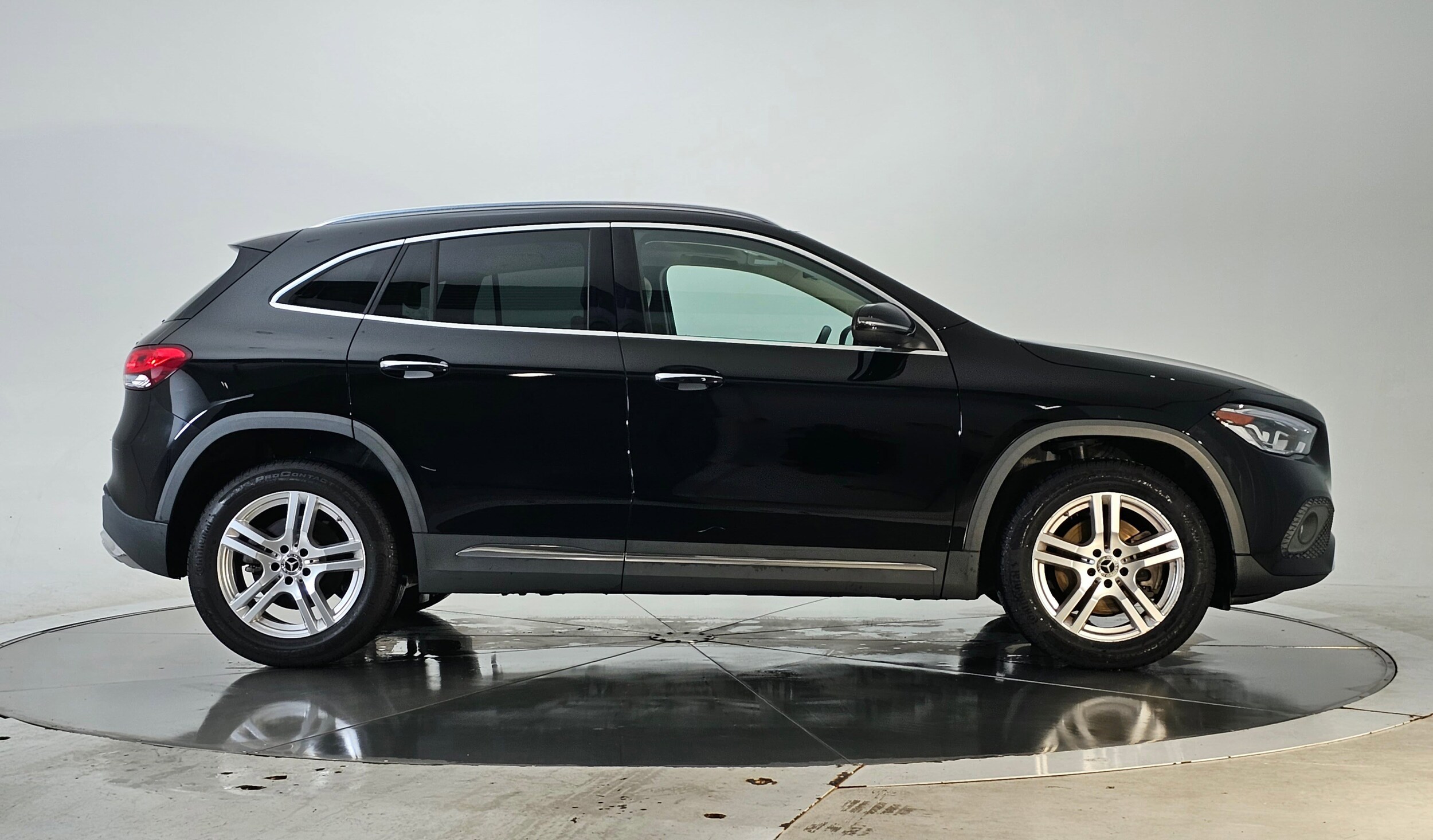 2022 Mercedes Benz GLA 250 4MATIC photo 3