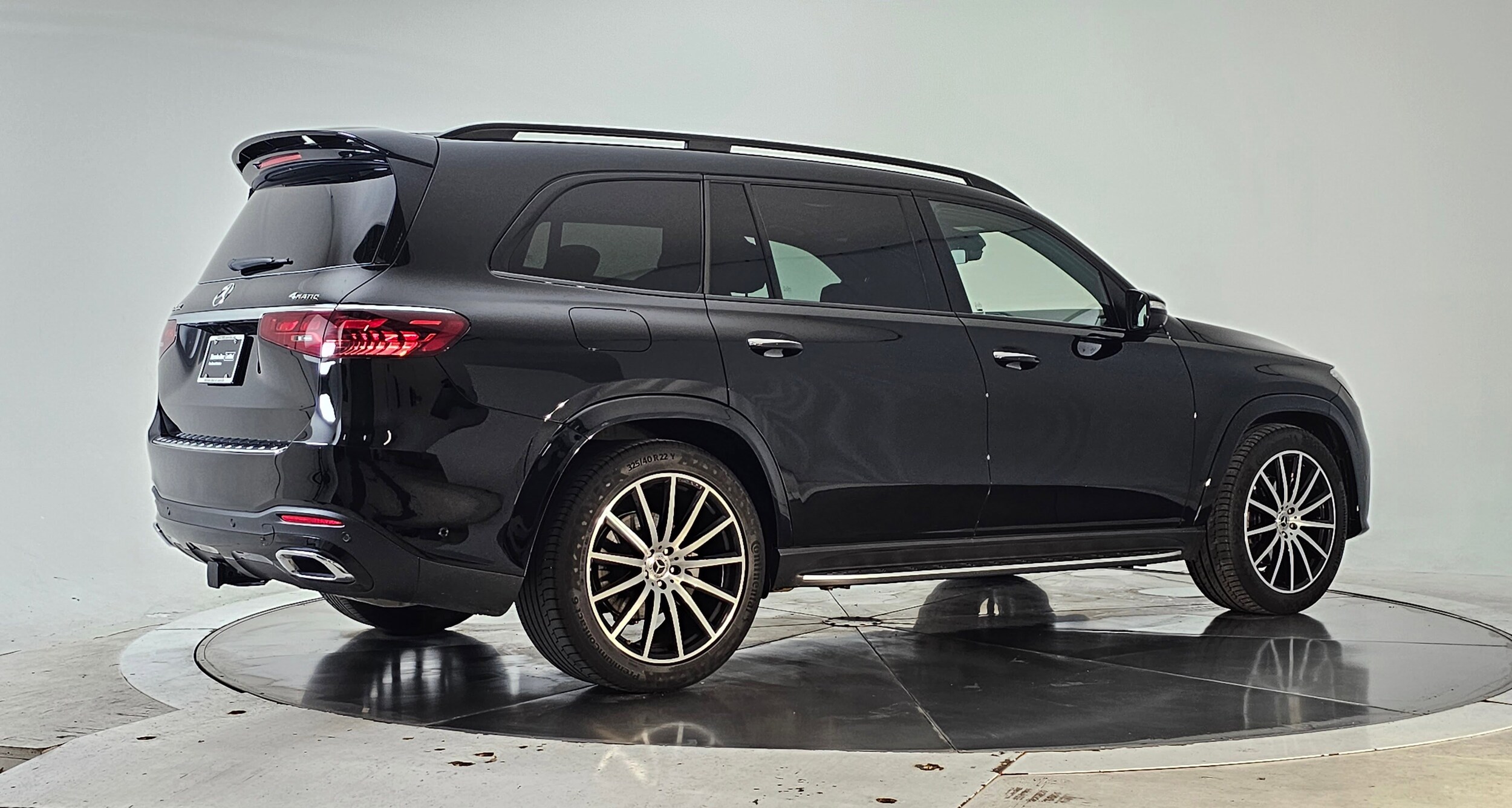 2025 Mercedes Benz GLS 450 4MATIC photo 2
