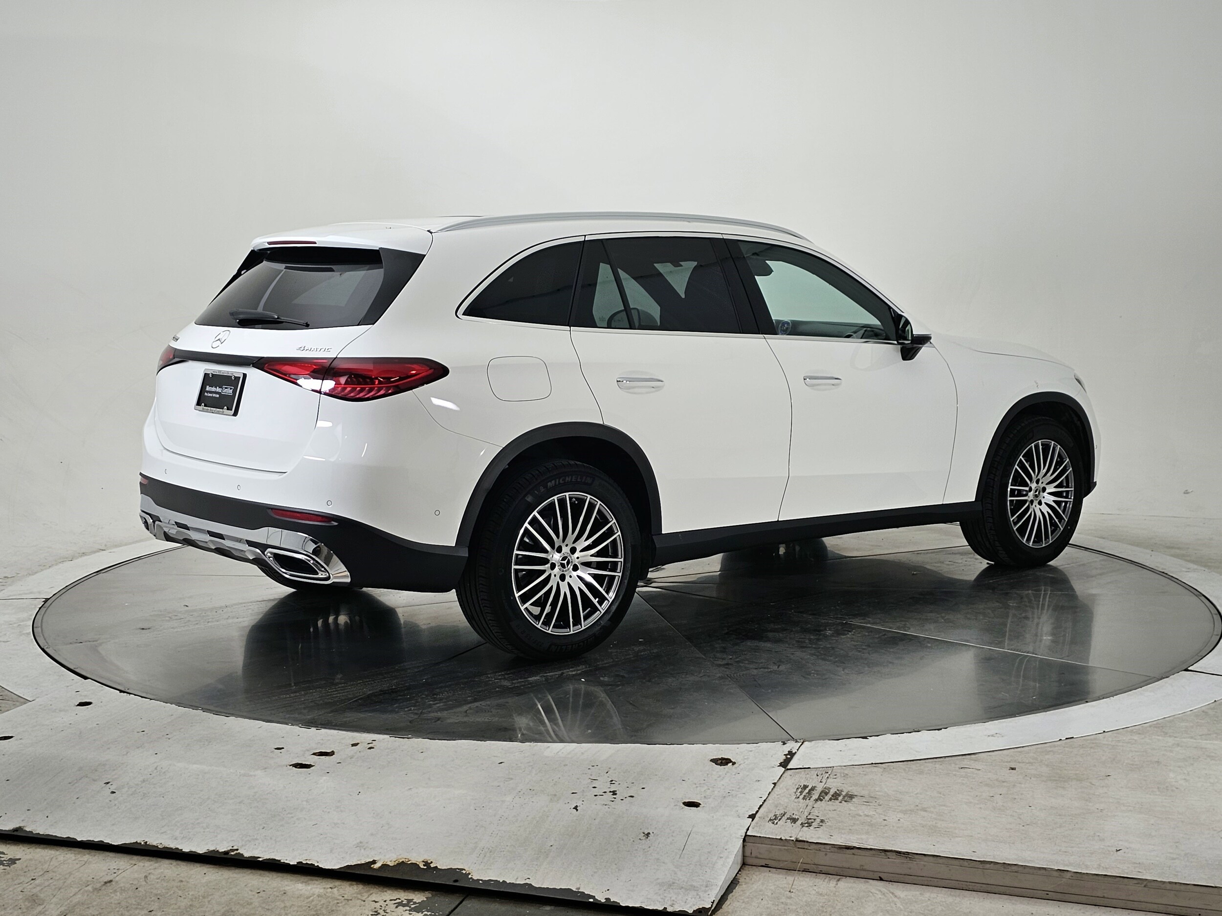 2025 Mercedes Benz GLC 300 4MATIC photo 3