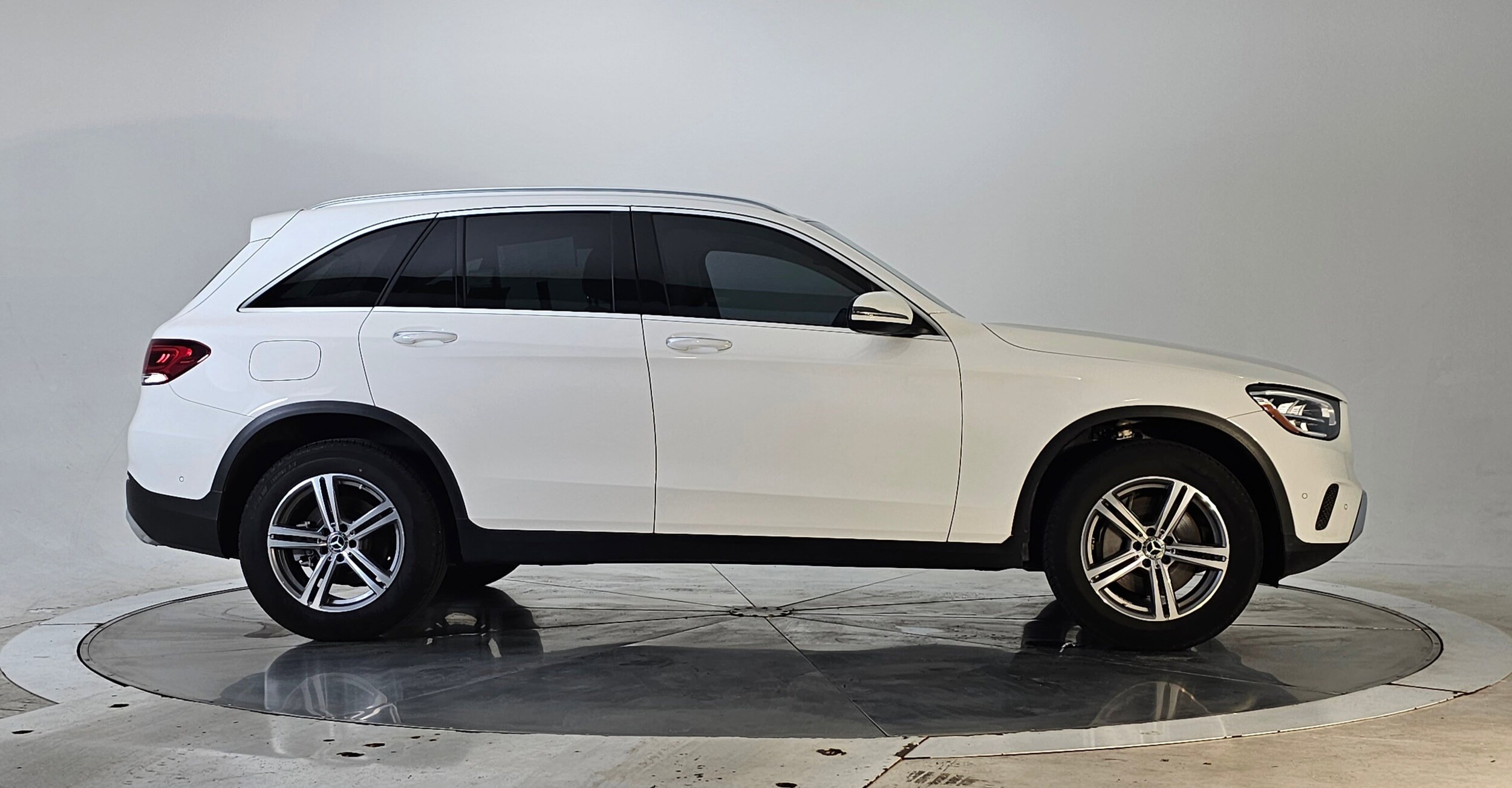 2021 Mercedes Benz GLC 300 photo 3