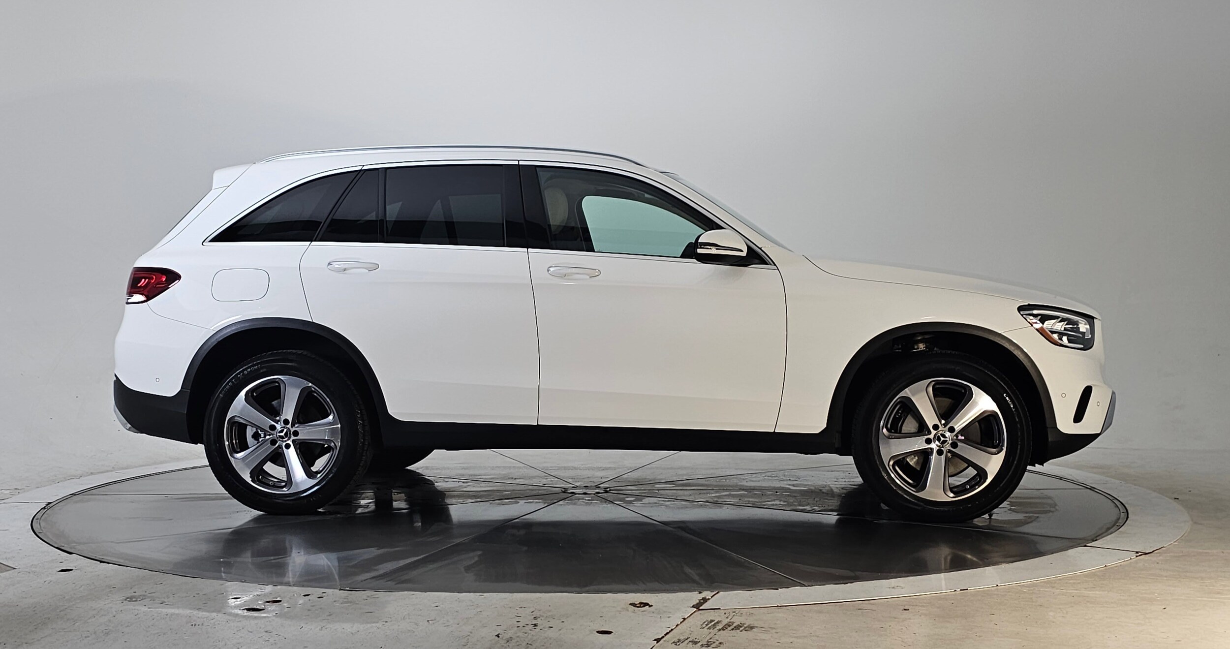 2022 Mercedes Benz GLC 300 4MATIC photo 3